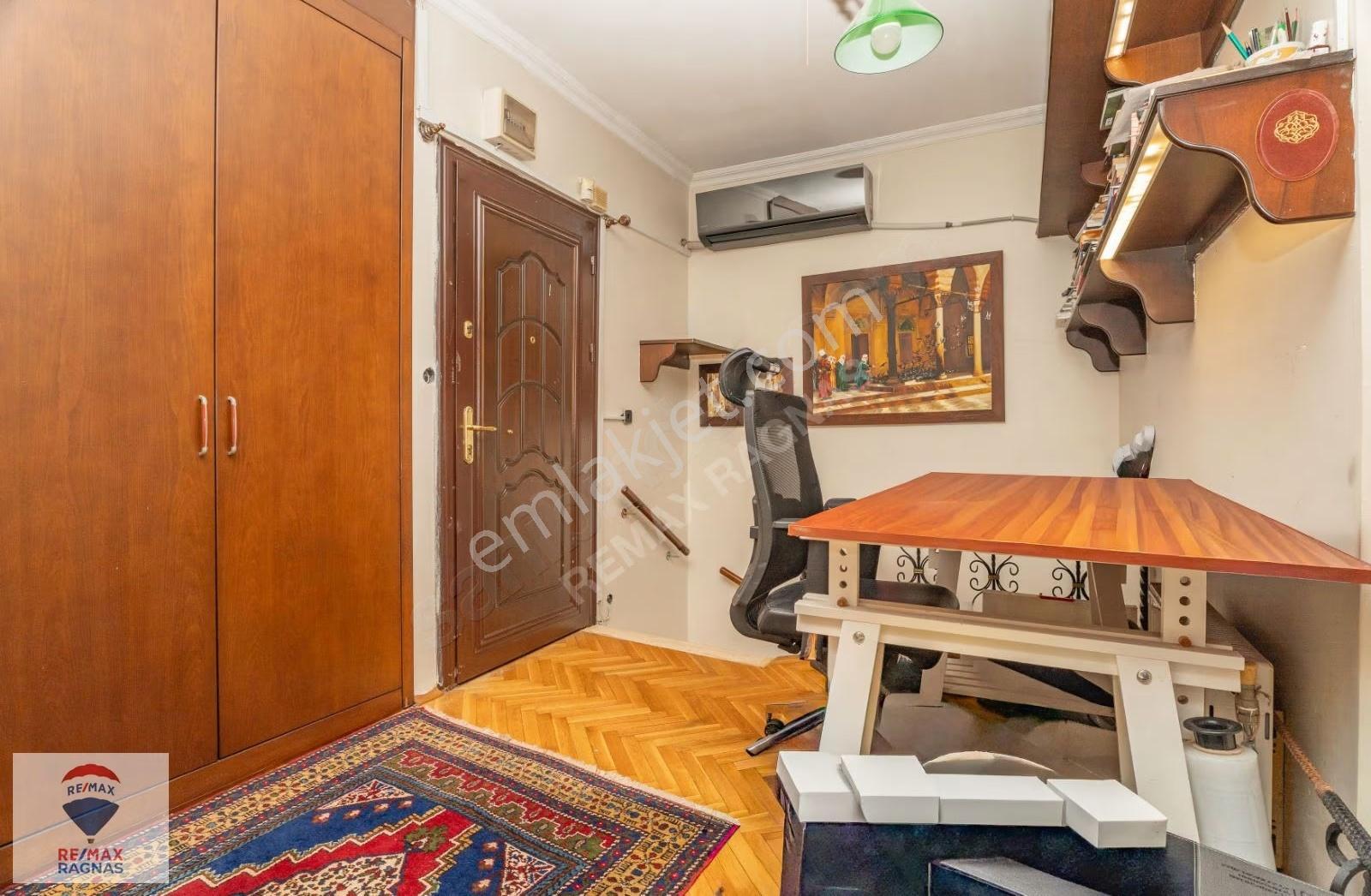 Çengelköy Bahar Sitesi 'inde Satılık 5+2 Çatı Dublexi - Görsel 14