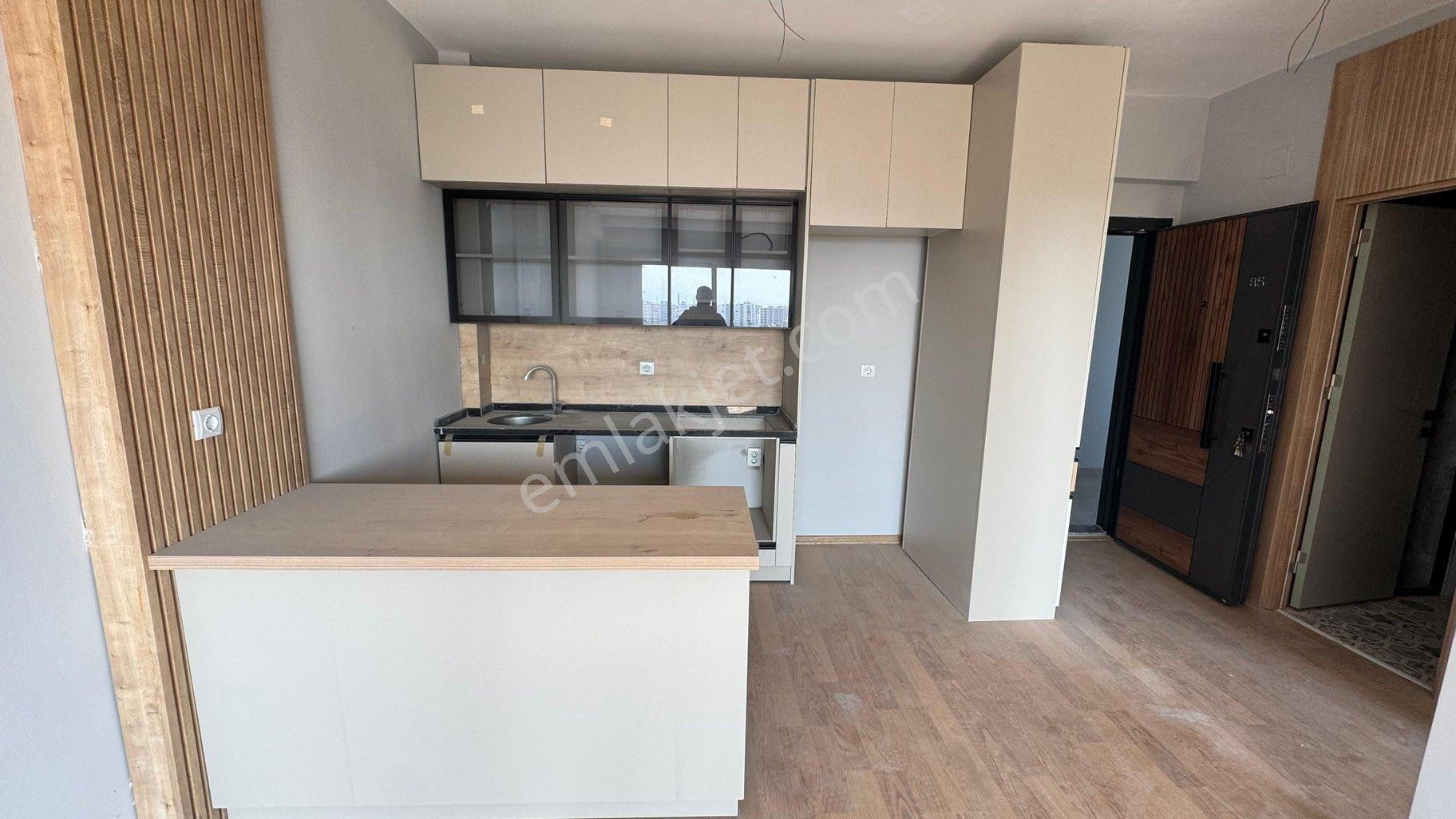 Yonca’dan Çeşmeli’de Havuzlu Site İçerisinde Kiralık 1+1 Daire