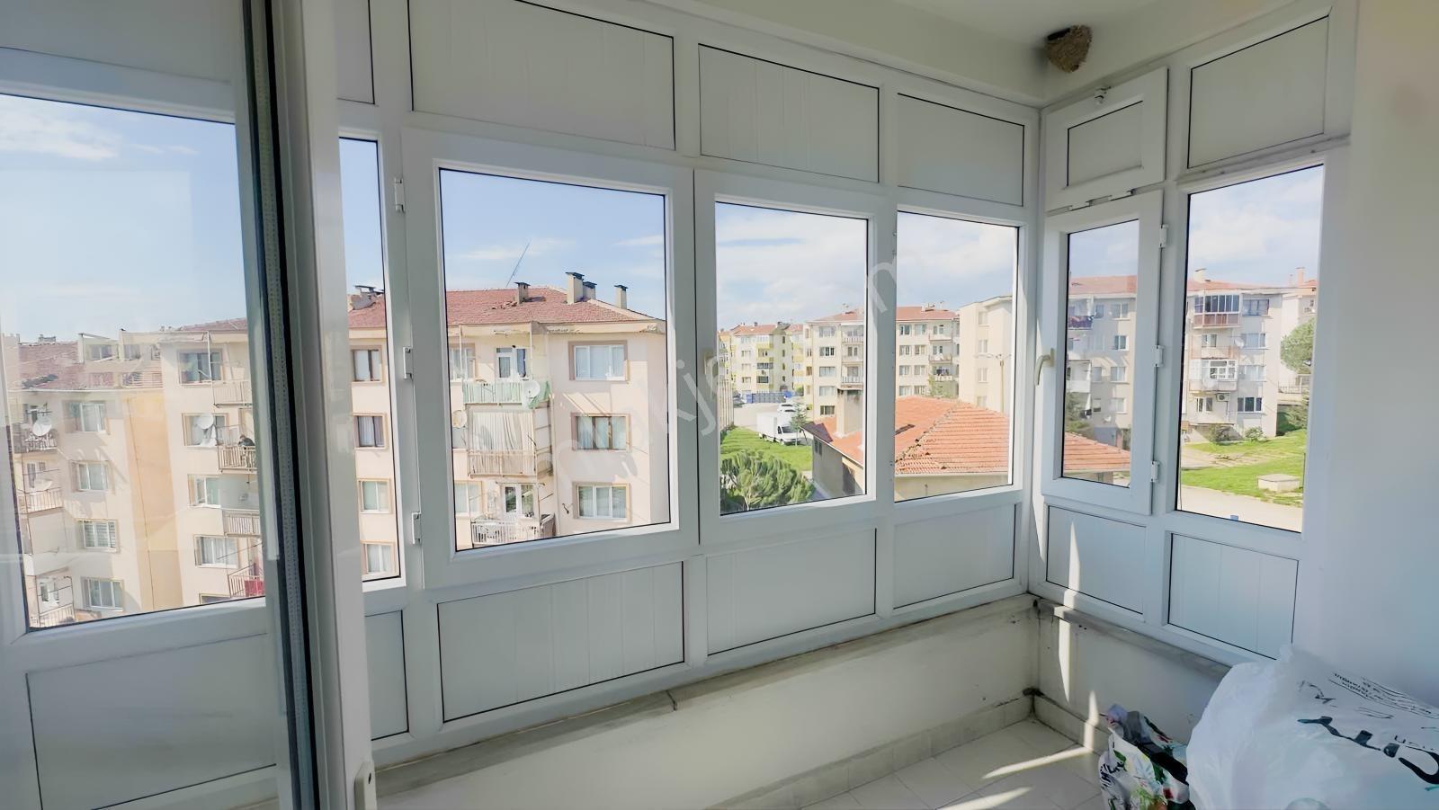 Manzaralı Geniş Ve Ferah 180m2 Daire Doğalgazlı 4+1 Çift Balkon - Görsel 18