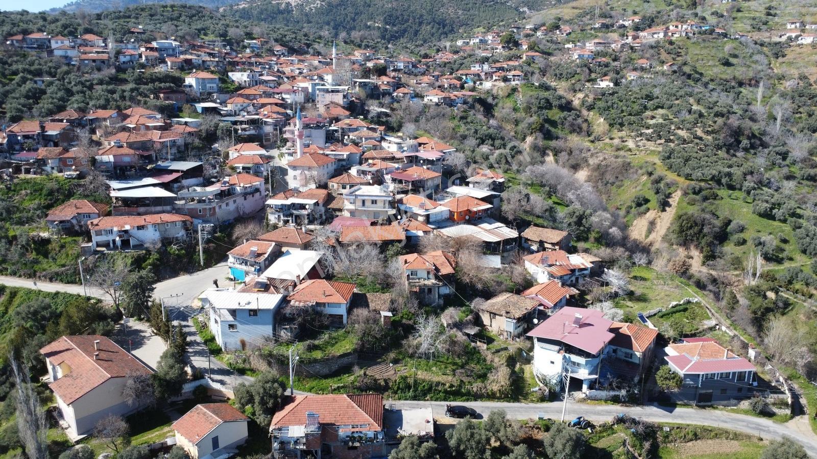 Araba Parasına Efelerde Elektrik Su Bulunan Kargir Ev Ve Arsası