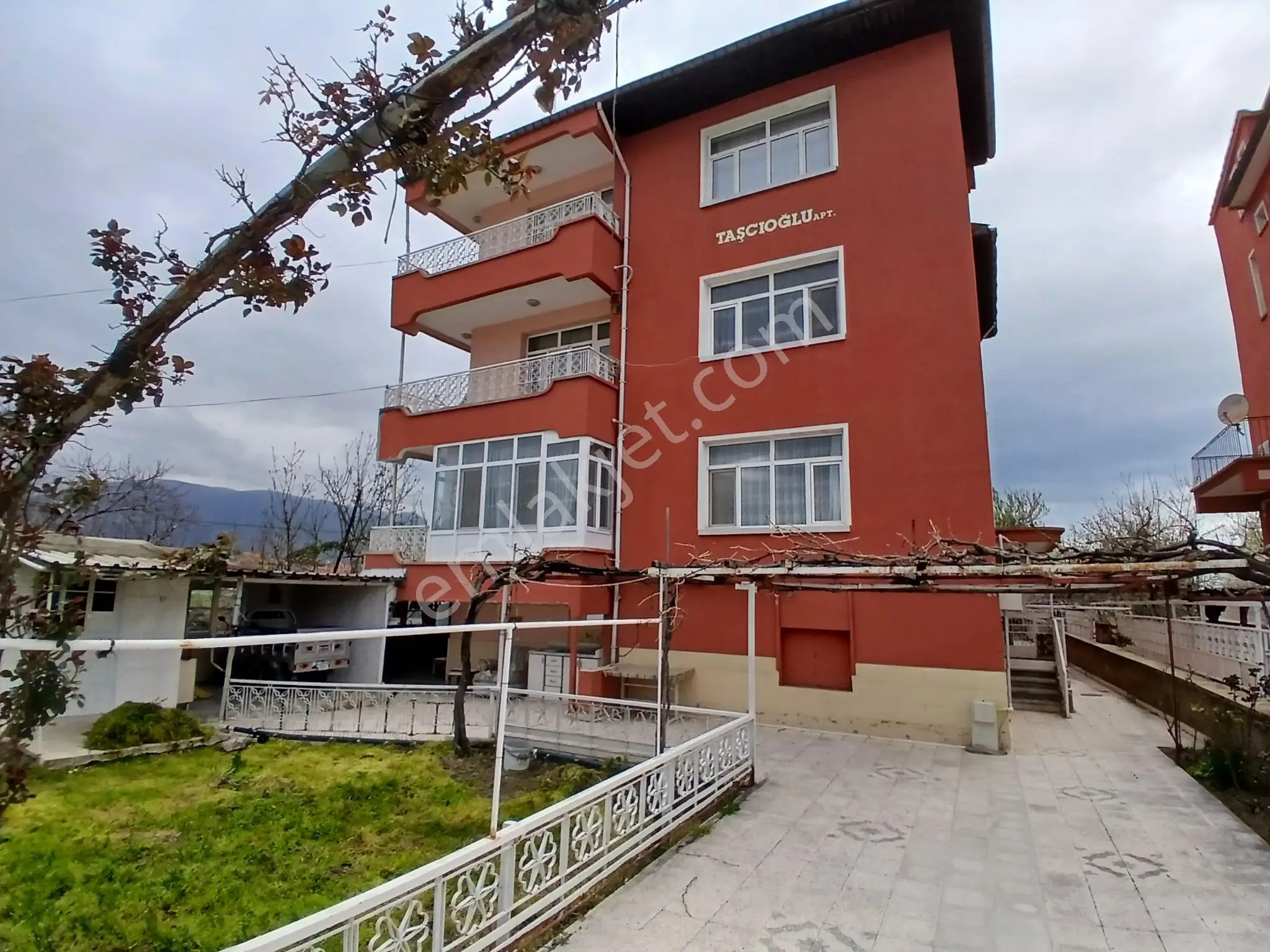 Akçay Emlak'tan Akşehir Tipi Mahallesinde Komple Satılık Bina Ve Arsası - Görsel 3