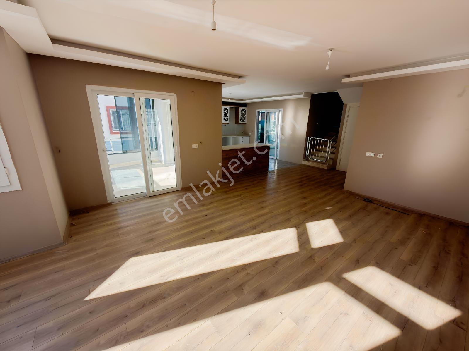 Kuşadası Kadınlar Denizi Bölgesi Kapalı Otoparklı Villa - Görsel 27