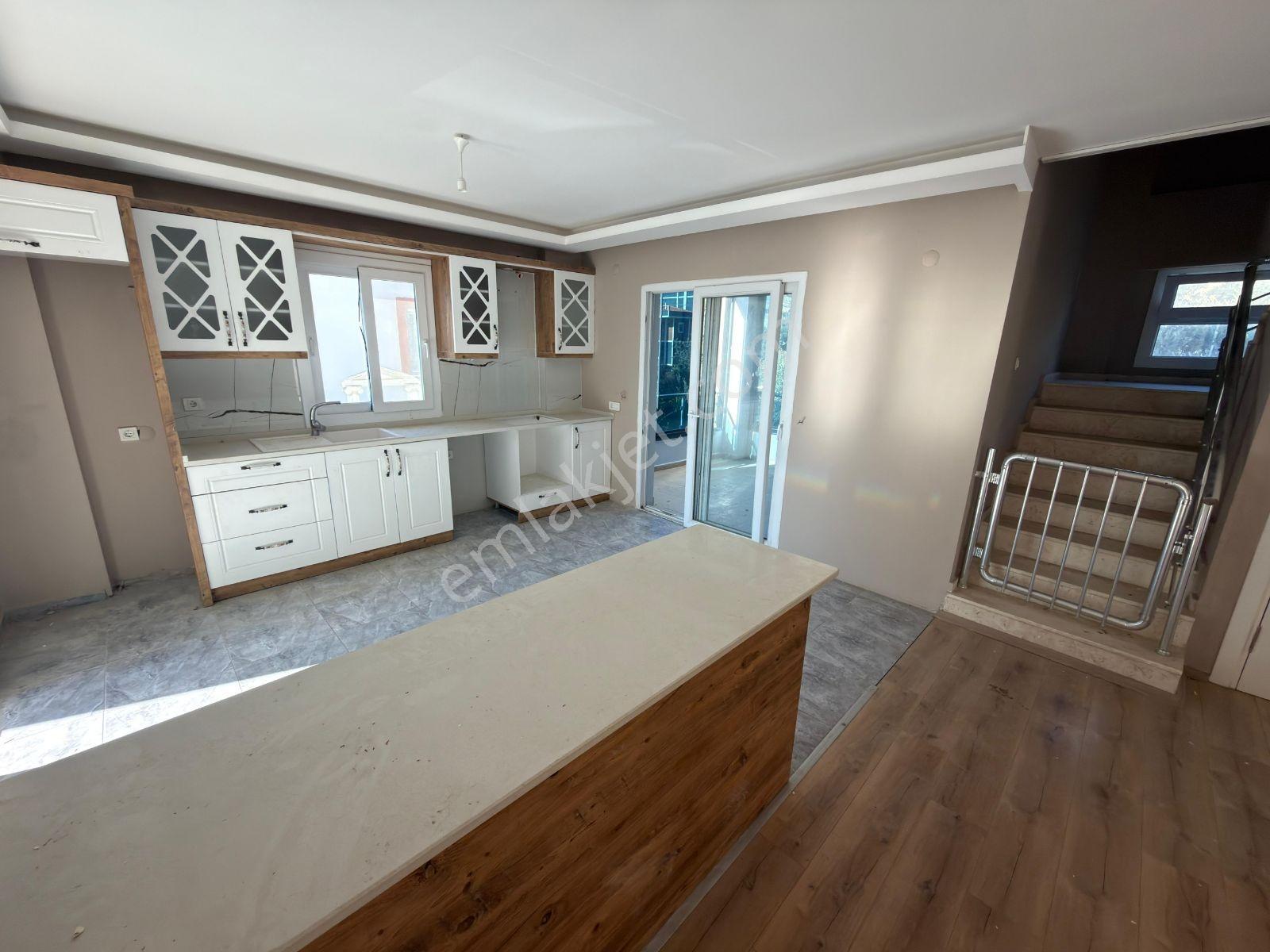 Kuşadası Kadınlar Denizi Bölgesi Kapalı Otoparklı Villa - Görsel 18