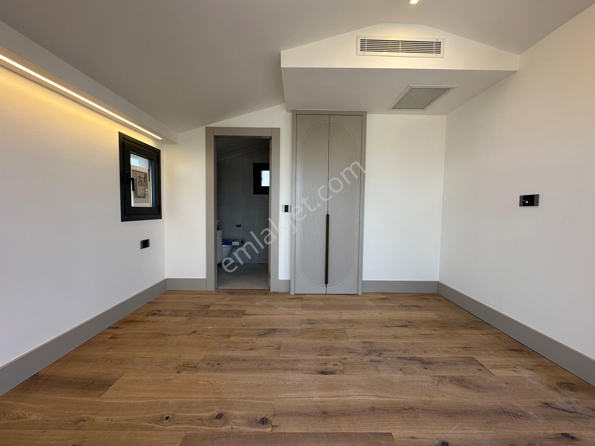 Sahilevlerinde Deniz Manzaralı Kiralık 4+2 Sıfır Villa - Görsel 15