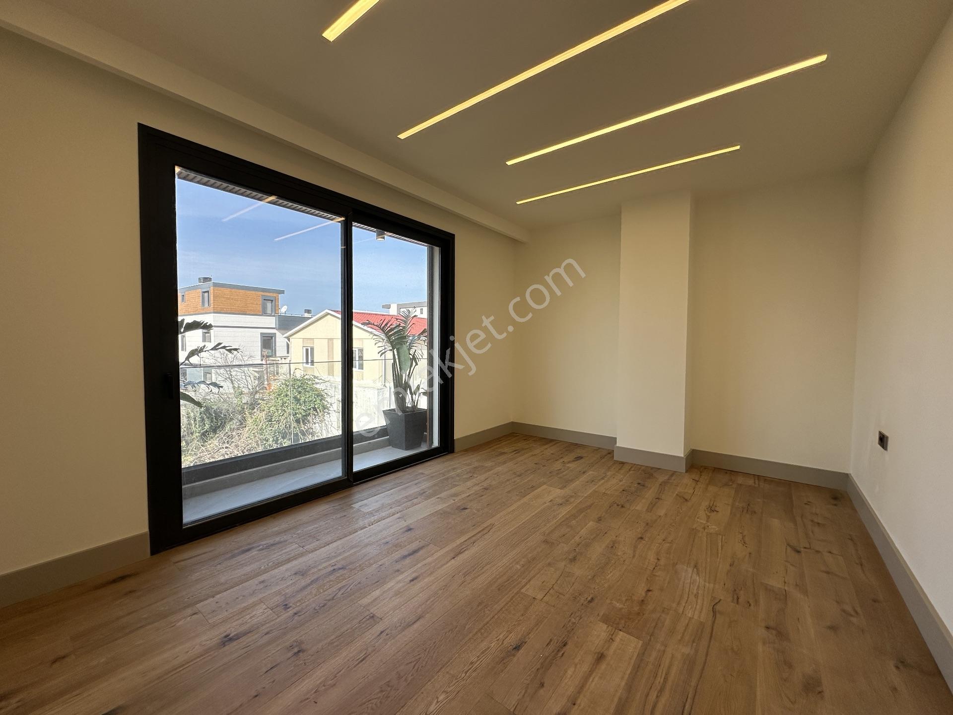 Sahilevlerinde Deniz Manzaralı Kiralık 4+2 Sıfır Villa - Görsel 14