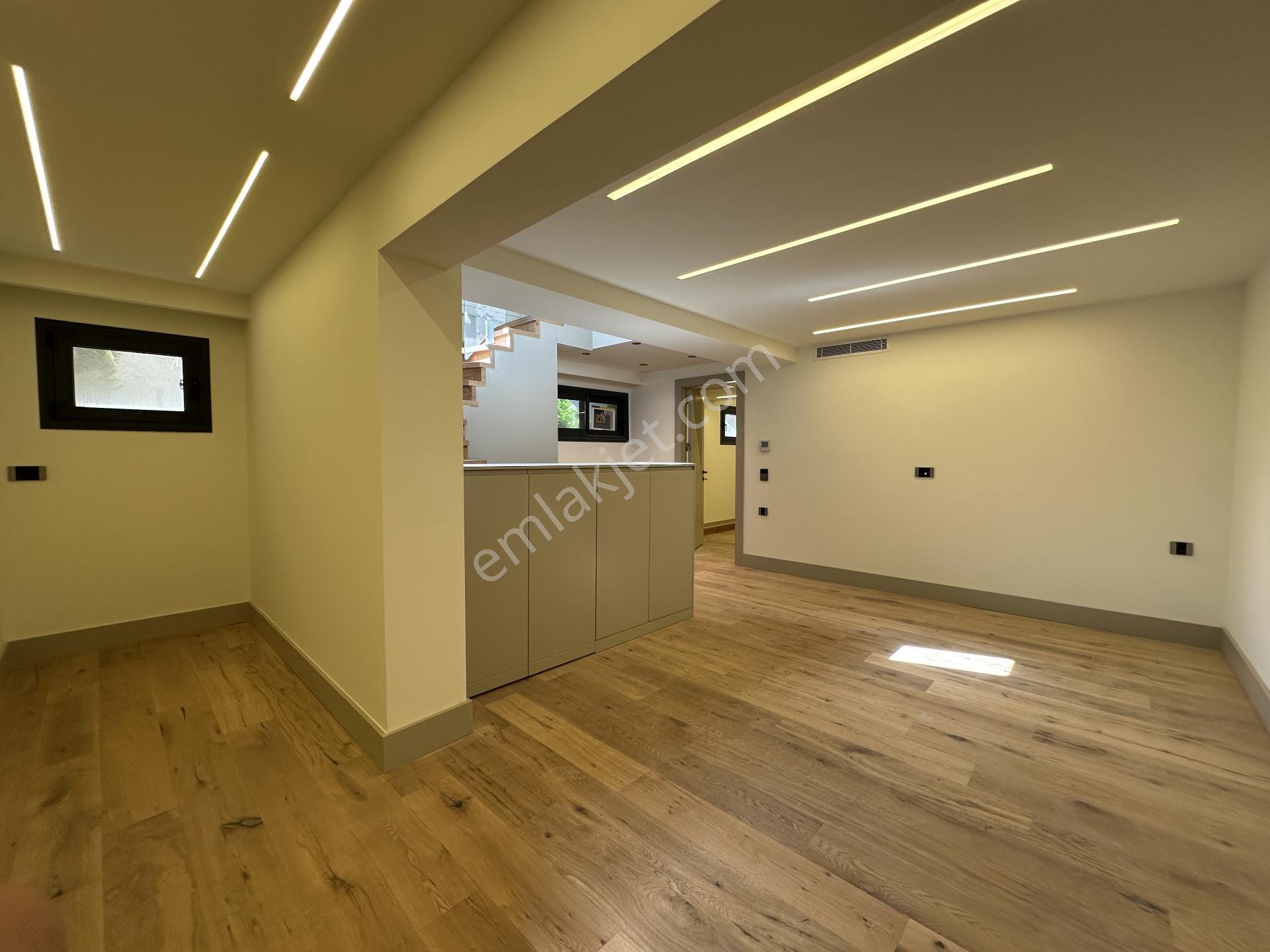 Sahilevlerinde Deniz Manzaralı Kiralık 4+2 Sıfır Villa - Görsel 28