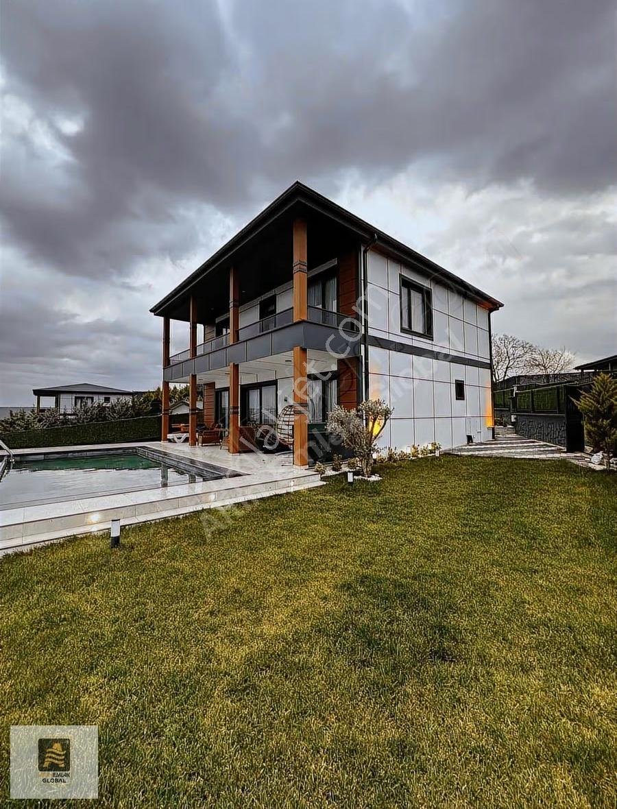 Çatalca Kalfaköy'de Havuzlu, Eşyalı 4+1 Müstakil Villa - Görsel 19