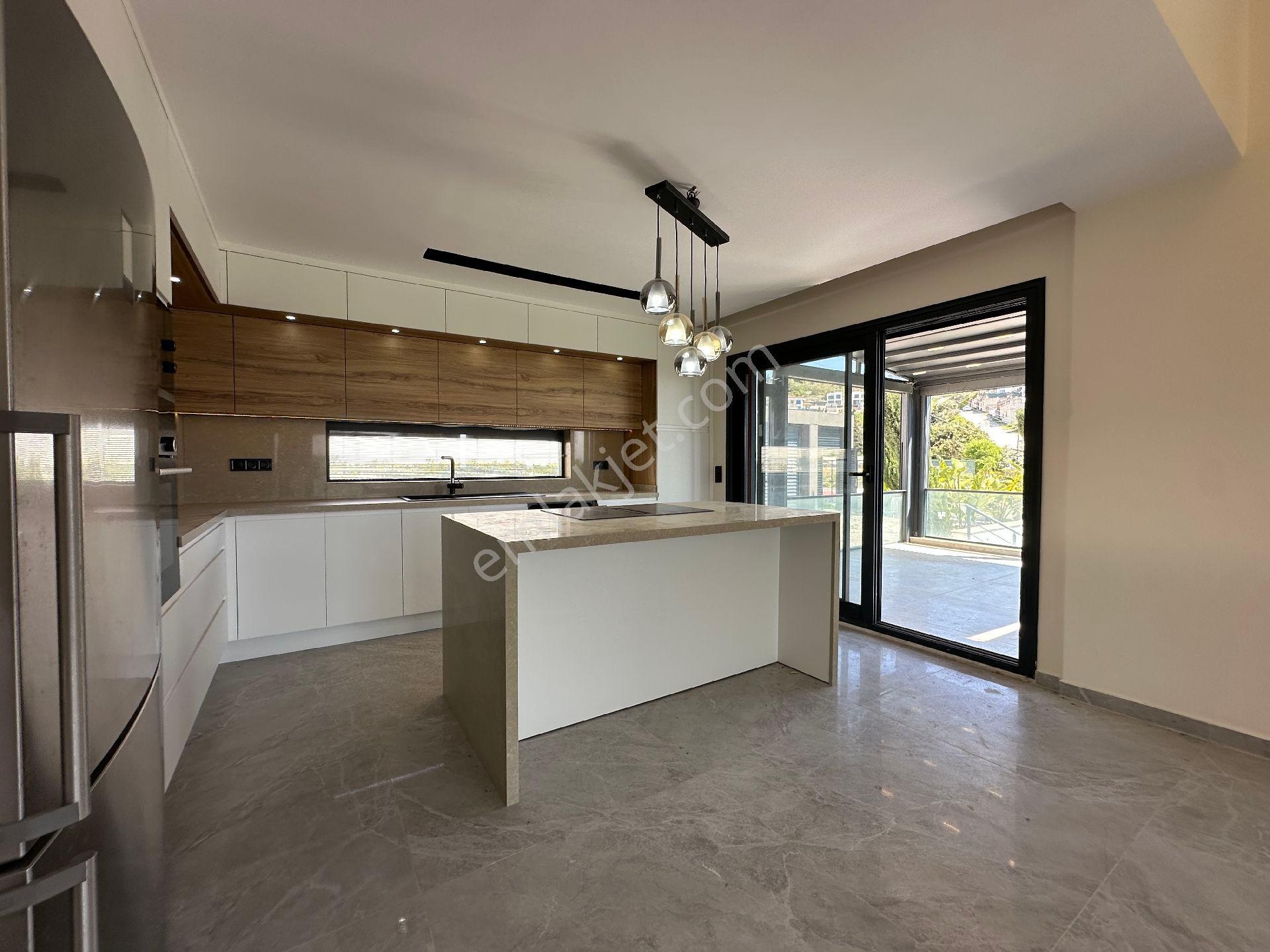 Çeşme Musalla Mah. Satılık Triplex Tam Müstakil 6+2 Villa - Görsel 29