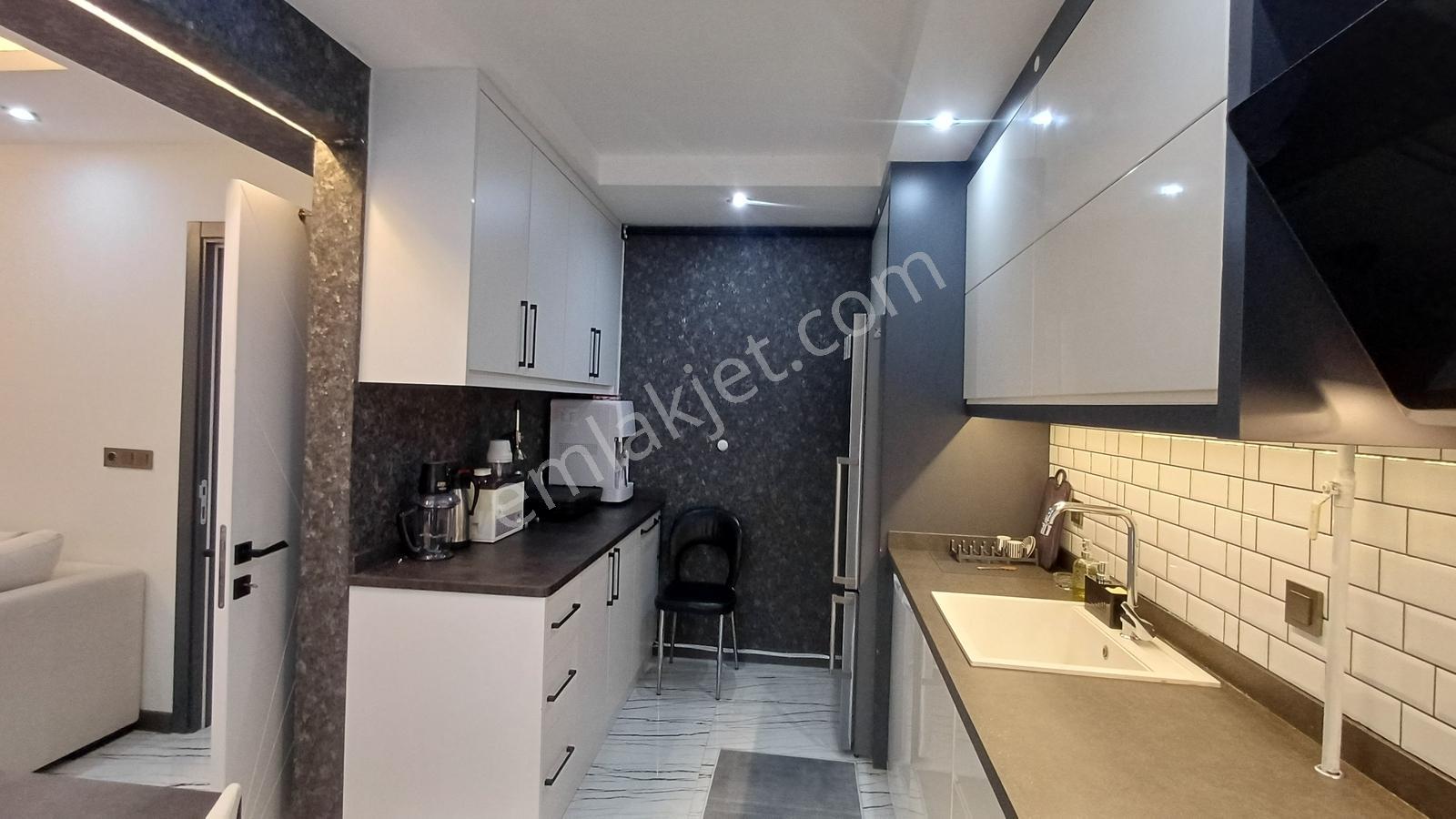 Şehir Merkezinde Full Eşyalı 2+1 Satılık Daire..... - Görsel 5