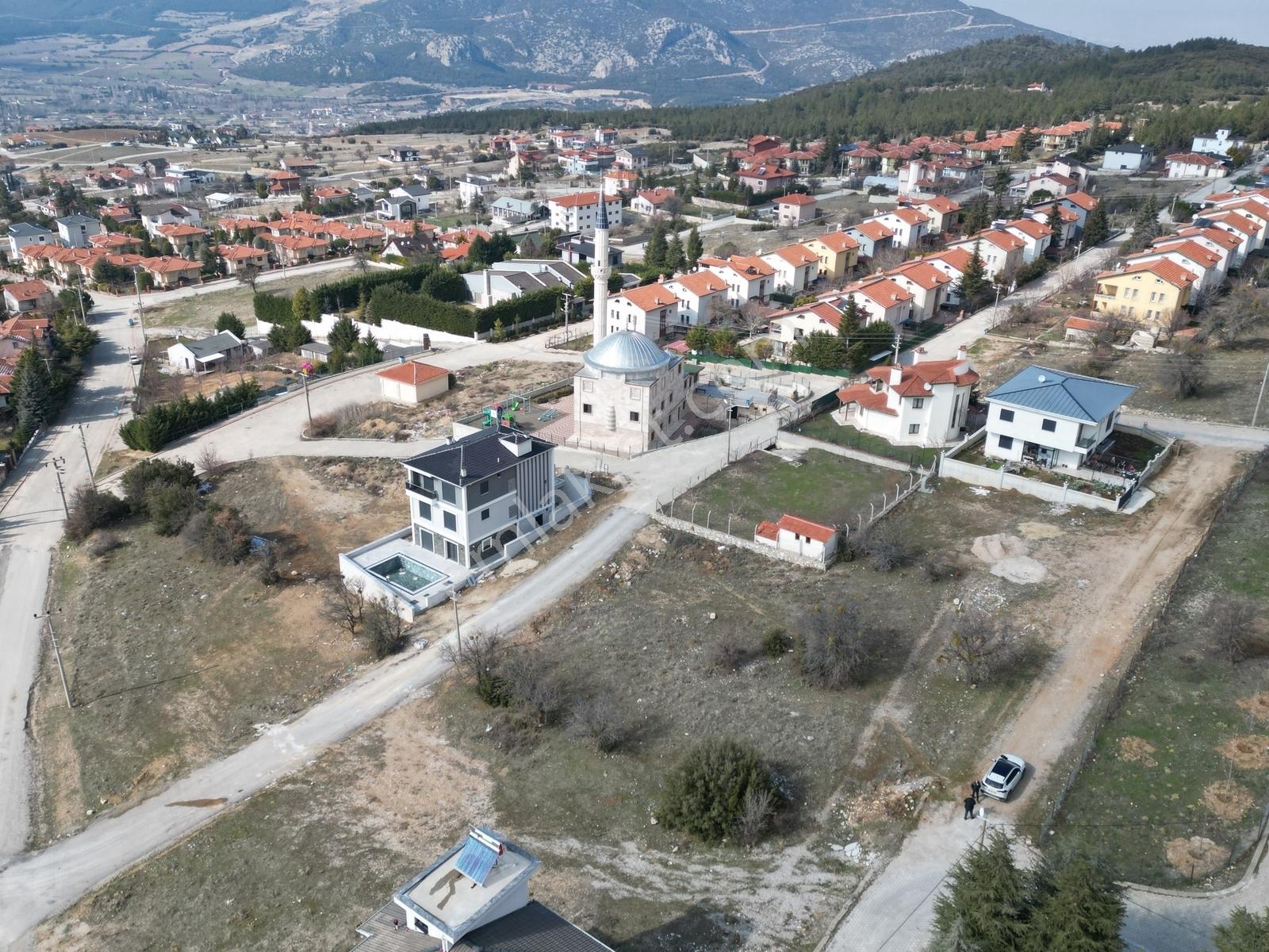 Cankurtaran Villalar Bölgesinde Yukarı Bölge'de Satılık Arsa !