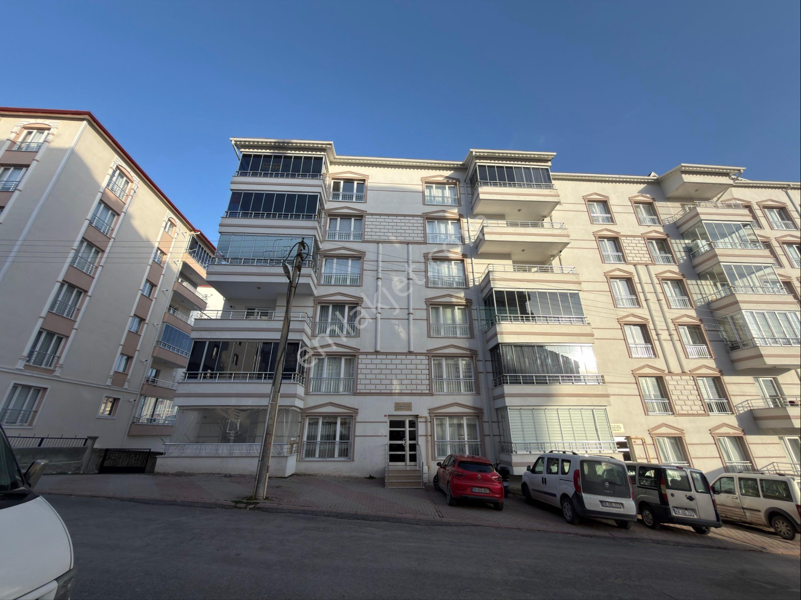 Şahbaz Emlaktan | Ebeveyn Banyolu Lüks 3+1 Kiralık Daire - Görsel 11