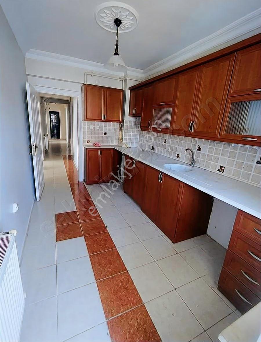 Yeni Mahalle Tramvay Durağına 50 Metre Altında Kiralık 3+1 Daire