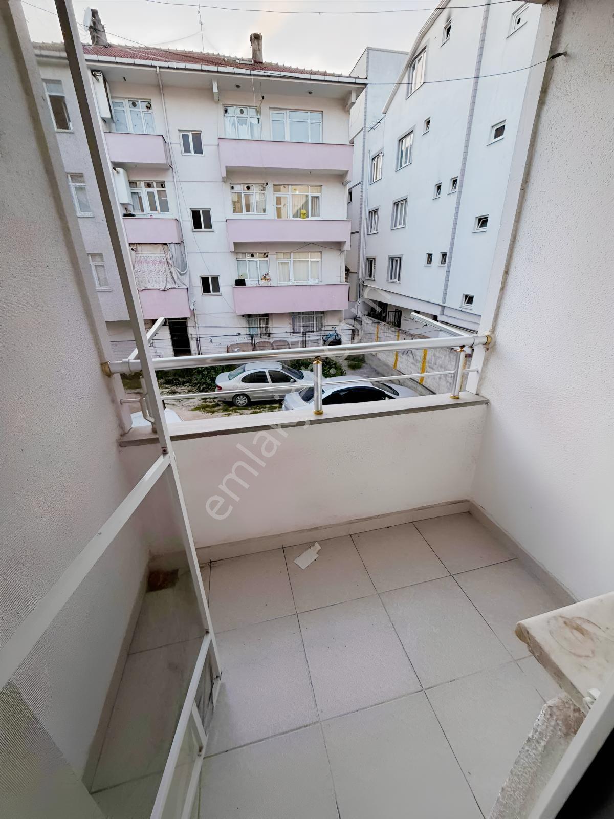 Taşkın Gayrimenkul'den Kiralık 2+1 Ara Kat Bekara Uygun - Görsel 3