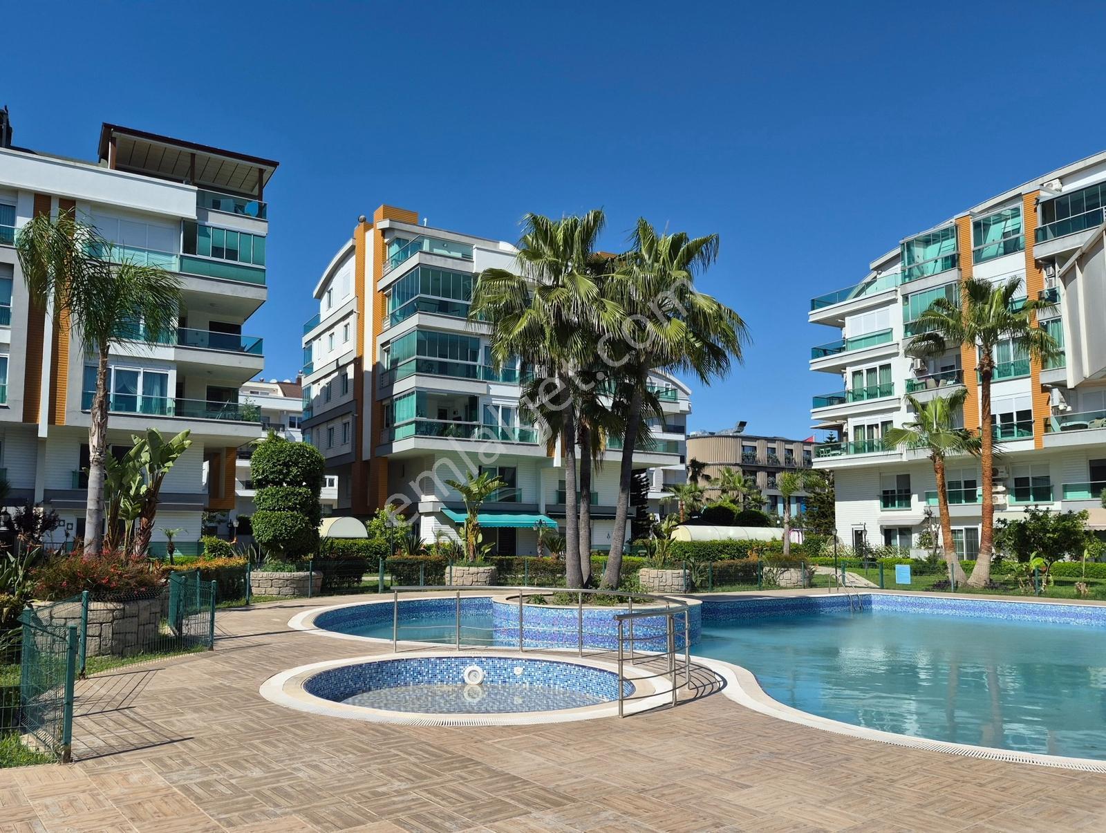 Acil Orange Park Sitesi Havuzlu Otoparklı Doğalgaz Satılık 1+1