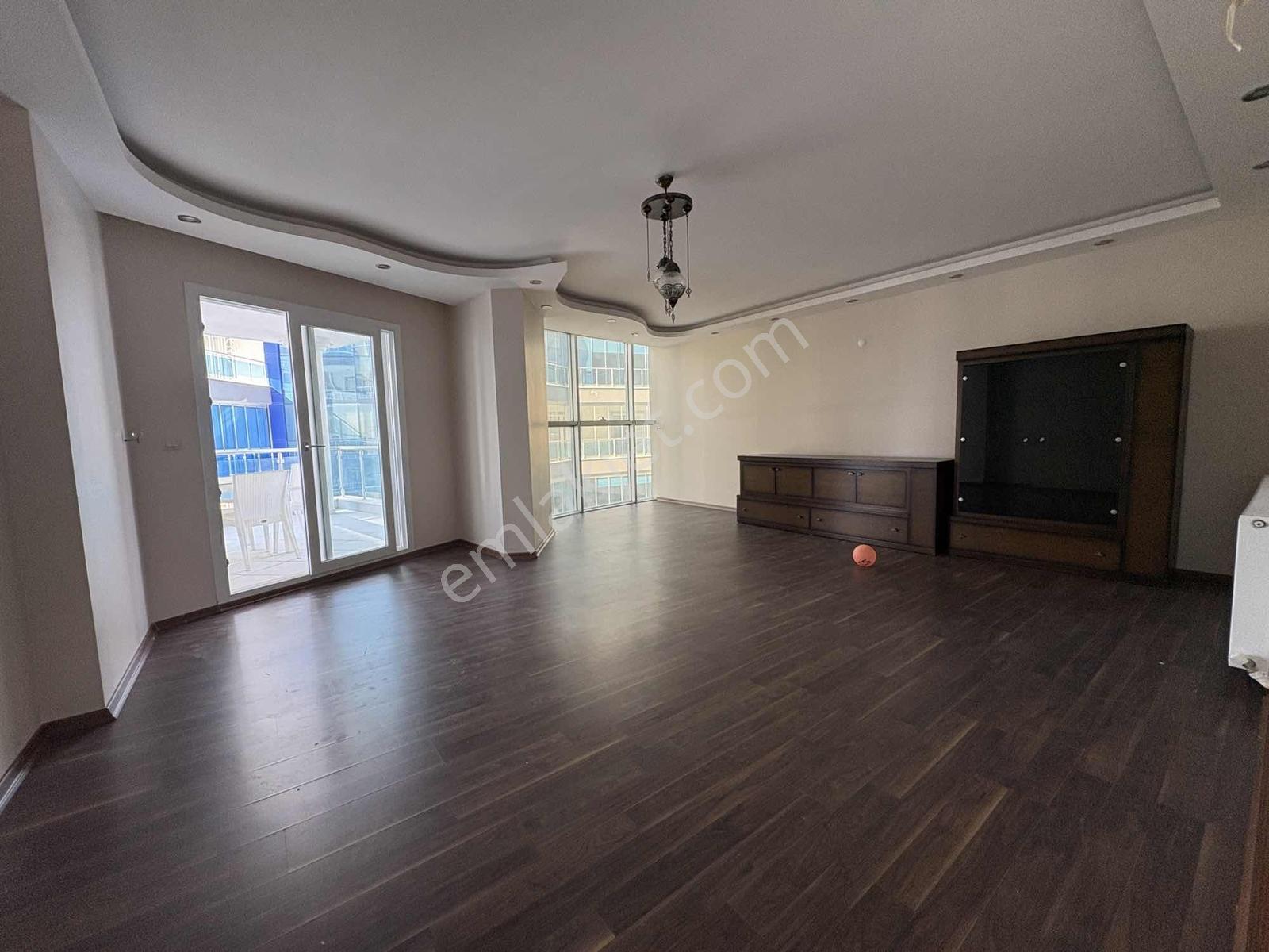 Ege Mahallesi Havuzlu 175 Mt2 Büyük Balkonlu Satılık 3+1 Daire - Görsel 26