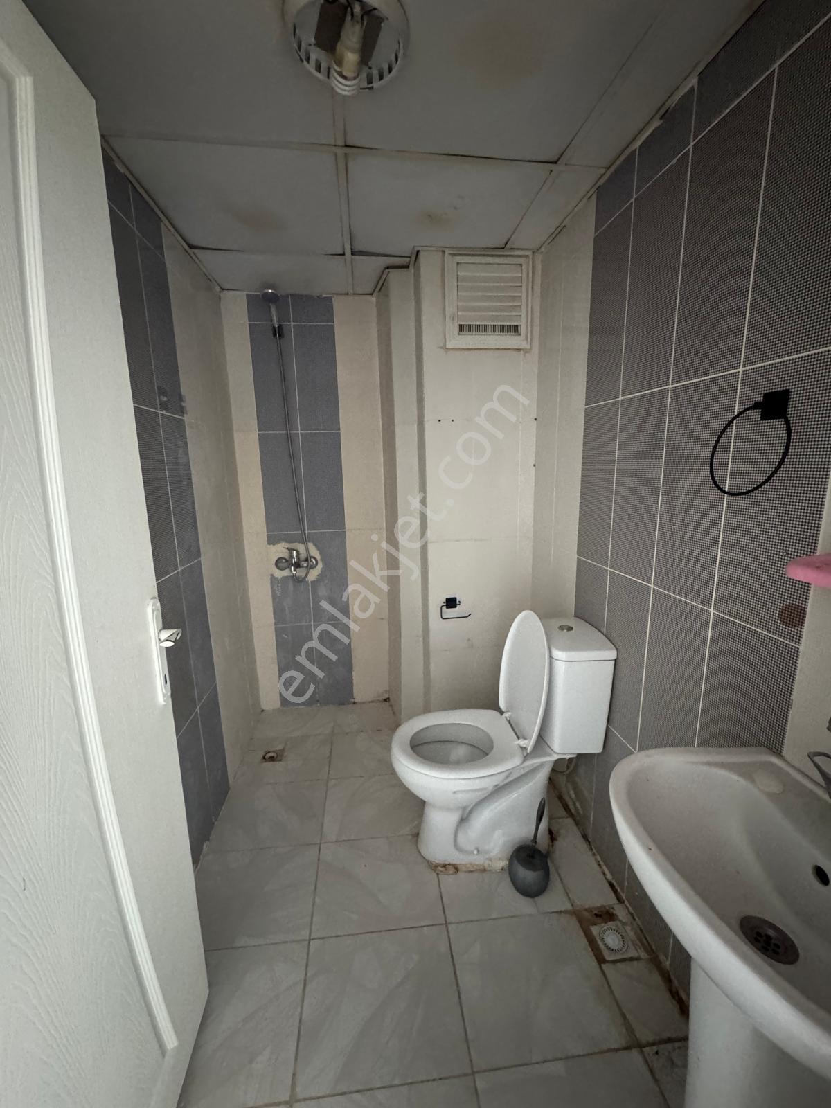 Akademi Emlak'tan Kumlubel'de Ara Kat Geniş Kiralık 1+1 - Görsel 19