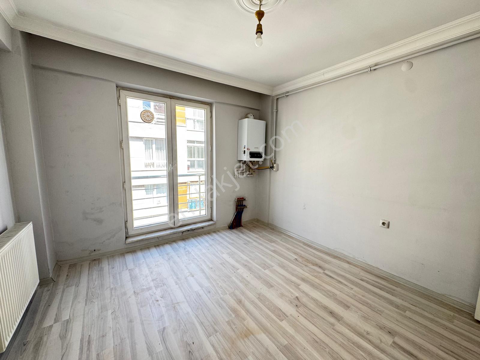 Akademi Emlak'tan Kumlubel'de Ara Kat Geniş Kiralık 1+1 - Görsel 5