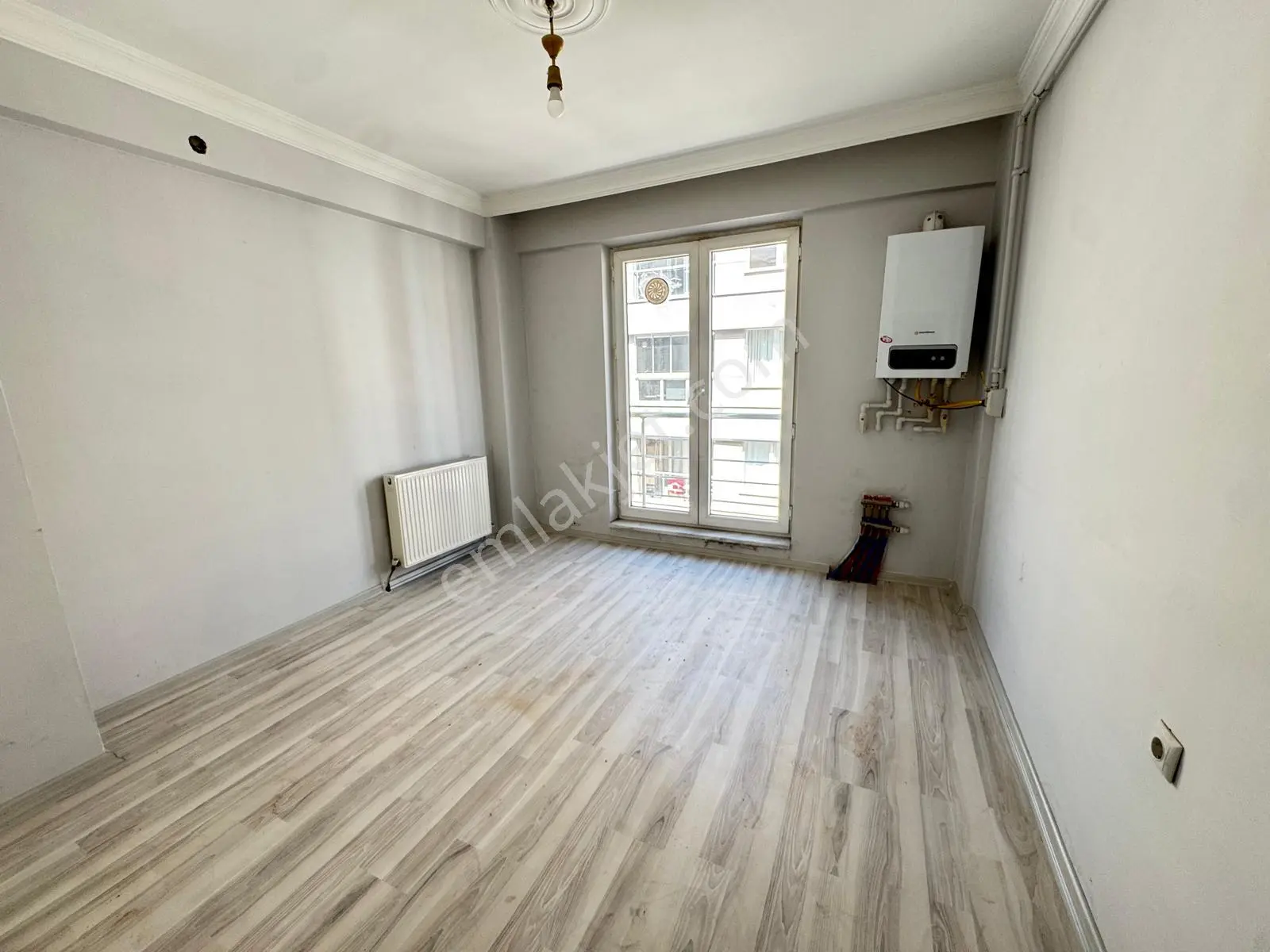 Akademi Emlak'tan Kumlubel'de Ara Kat Geniş Kiralık 1+1 - Görsel 2