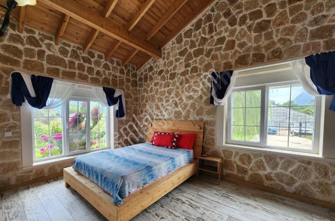 Konyaaltında Villa Konseptli Full Donatılı Bahçeli Lüx Taş Ev - Görsel 13