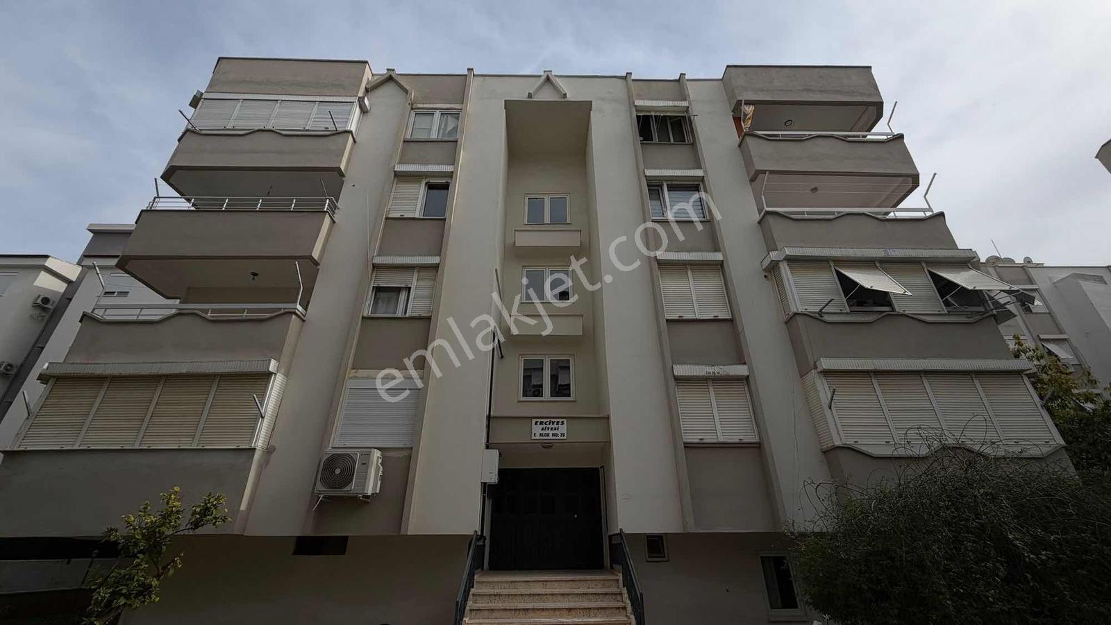 3+1 Çok Geniş Havuzlu Daire - Görsel 10