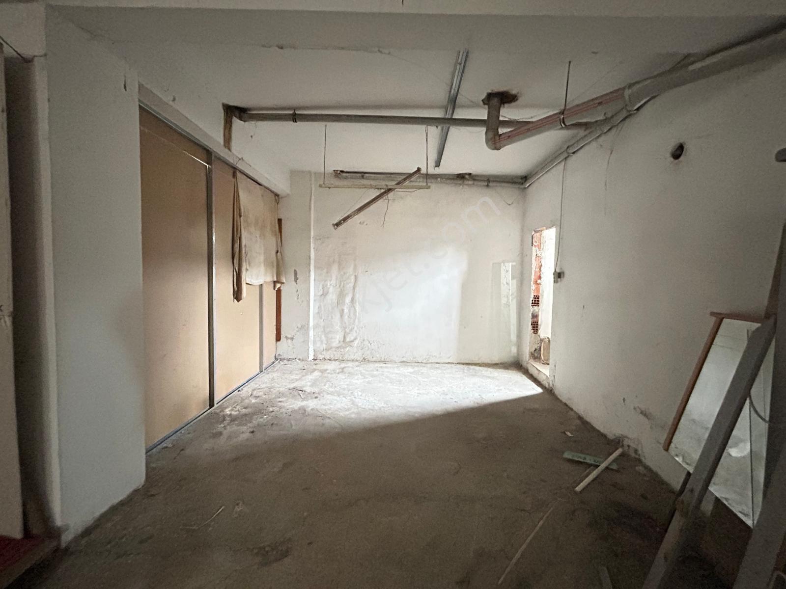 Aydınevler'de Kiralık Yüksek Tavanlı Geniş 350m2 Ticari Alan - Görsel 3