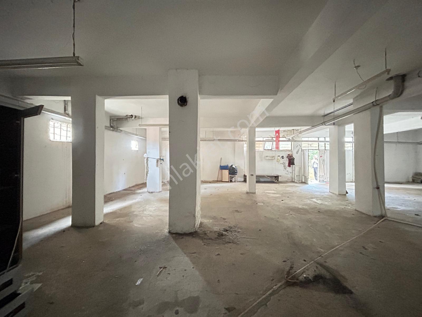 Aydınevler'de Kiralık Yüksek Tavanlı Geniş 350m2 Ticari Alan - Görsel 4