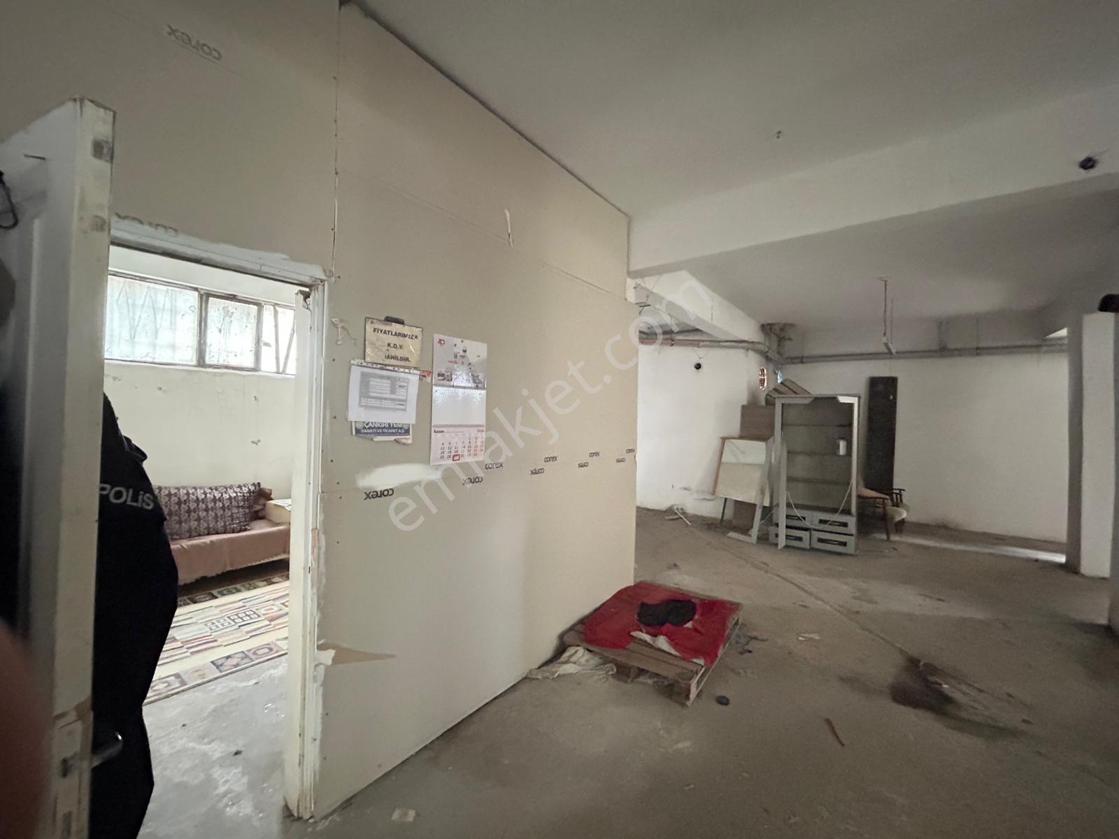 Aydınevler'de Kiralık Yüksek Tavanlı Geniş 350m2 Ticari Alan - Görsel 11