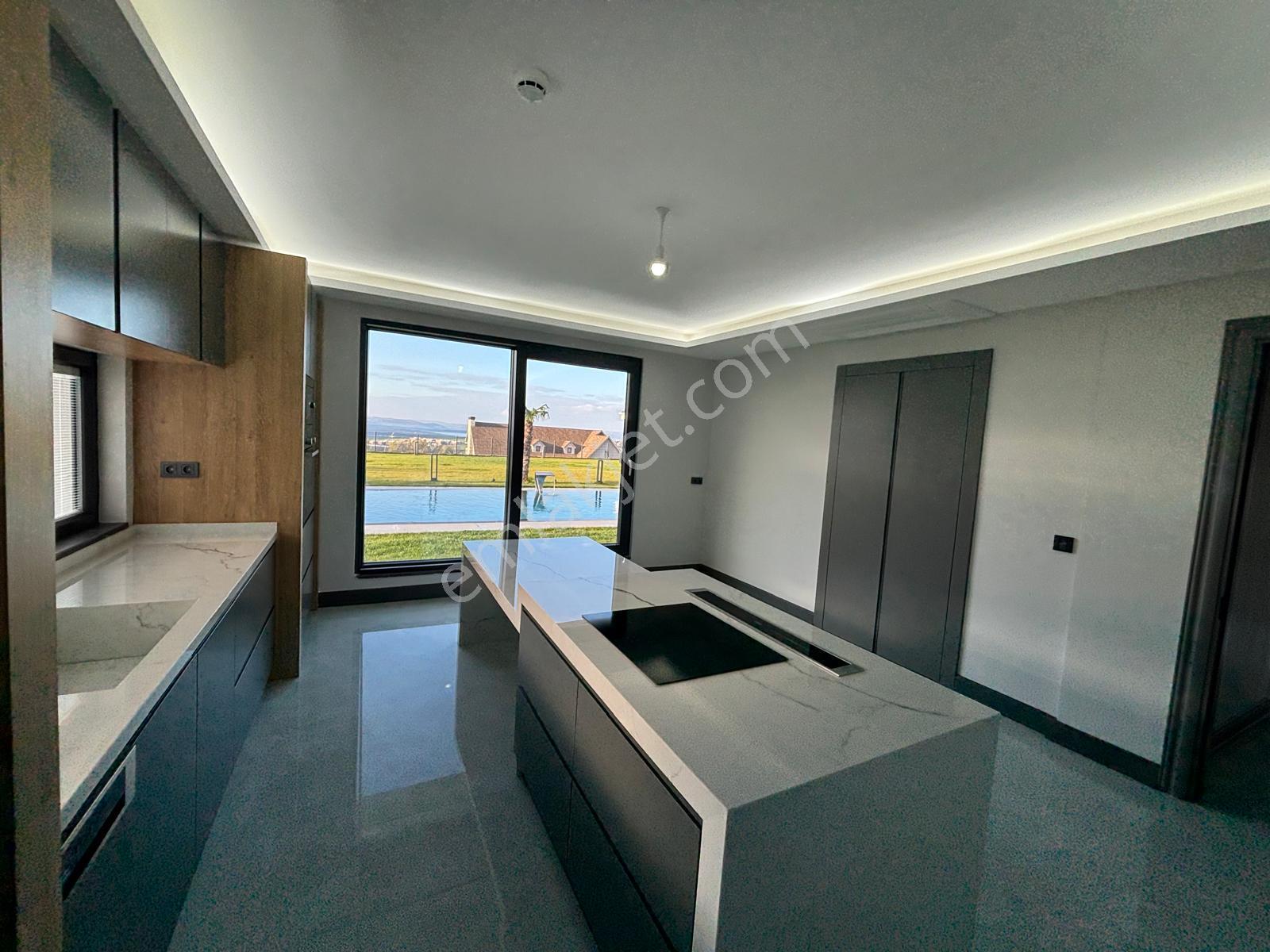 Göl İnci Konaklarında Satılık 6+1 Havuzlu Villa - Görsel 16