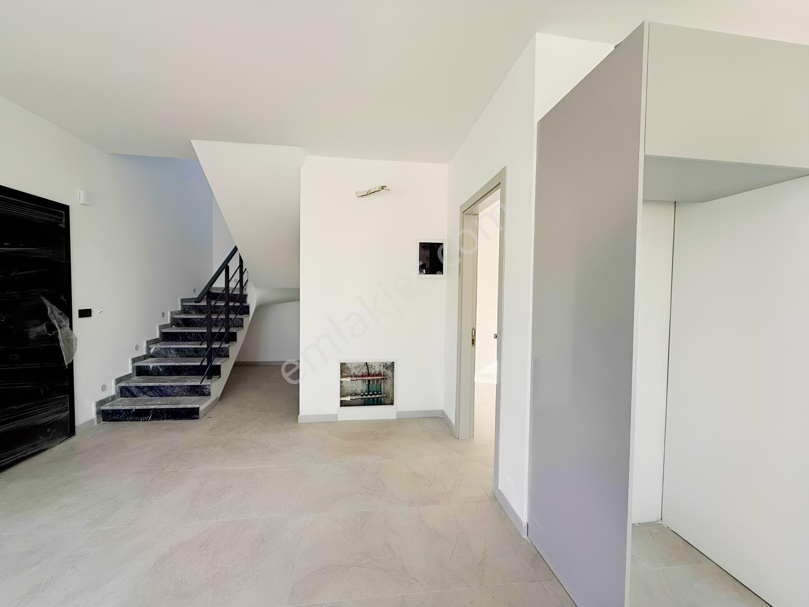 Milas Bodrum Yolu Arası Dörttepe Havuzlu 3+1 Lüks Satılık Villa - Görsel 9