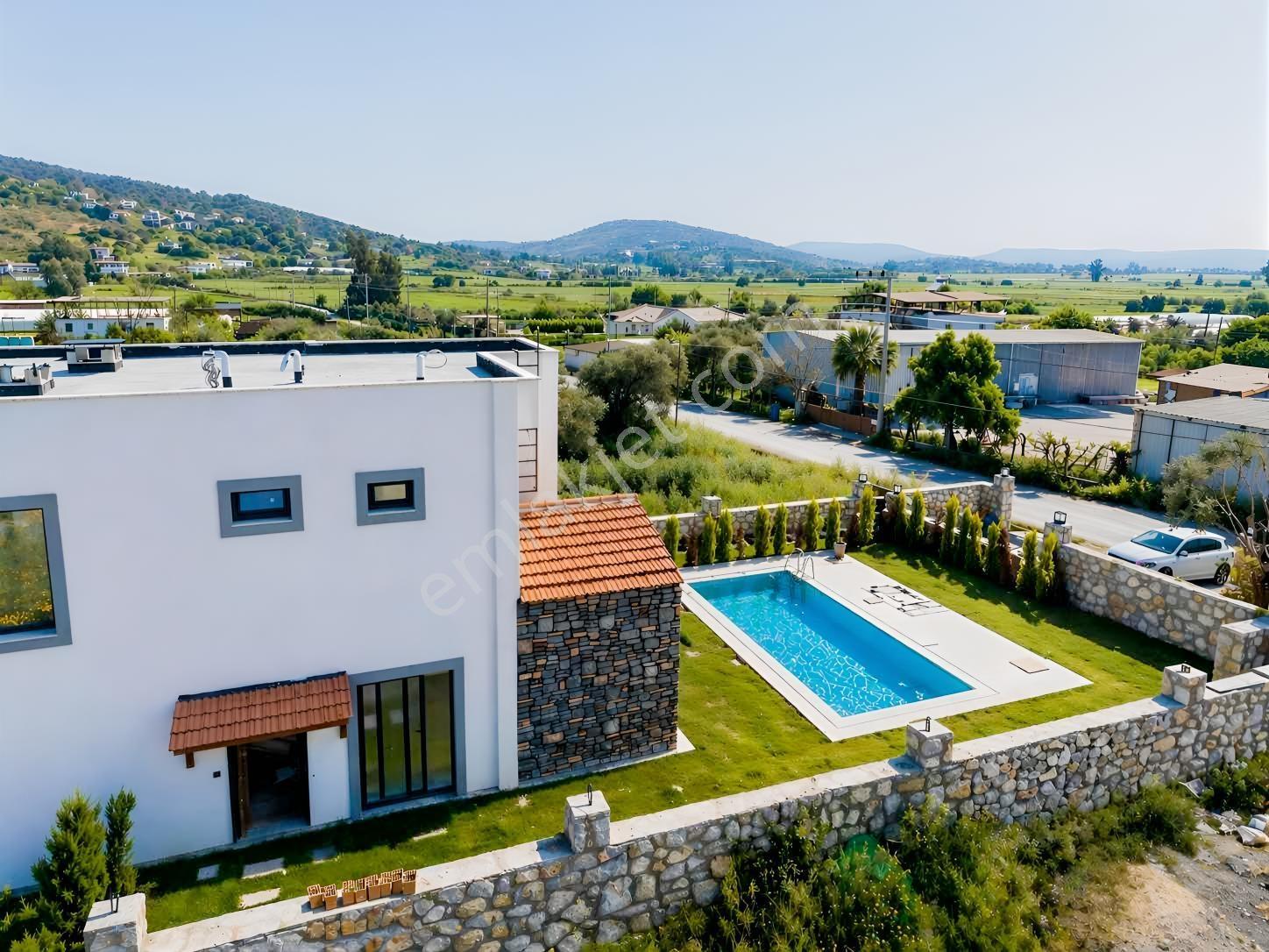 Milas Bodrum Yolu Arası Dörttepe Havuzlu 3+1 Lüks Satılık Villa - Görsel 3