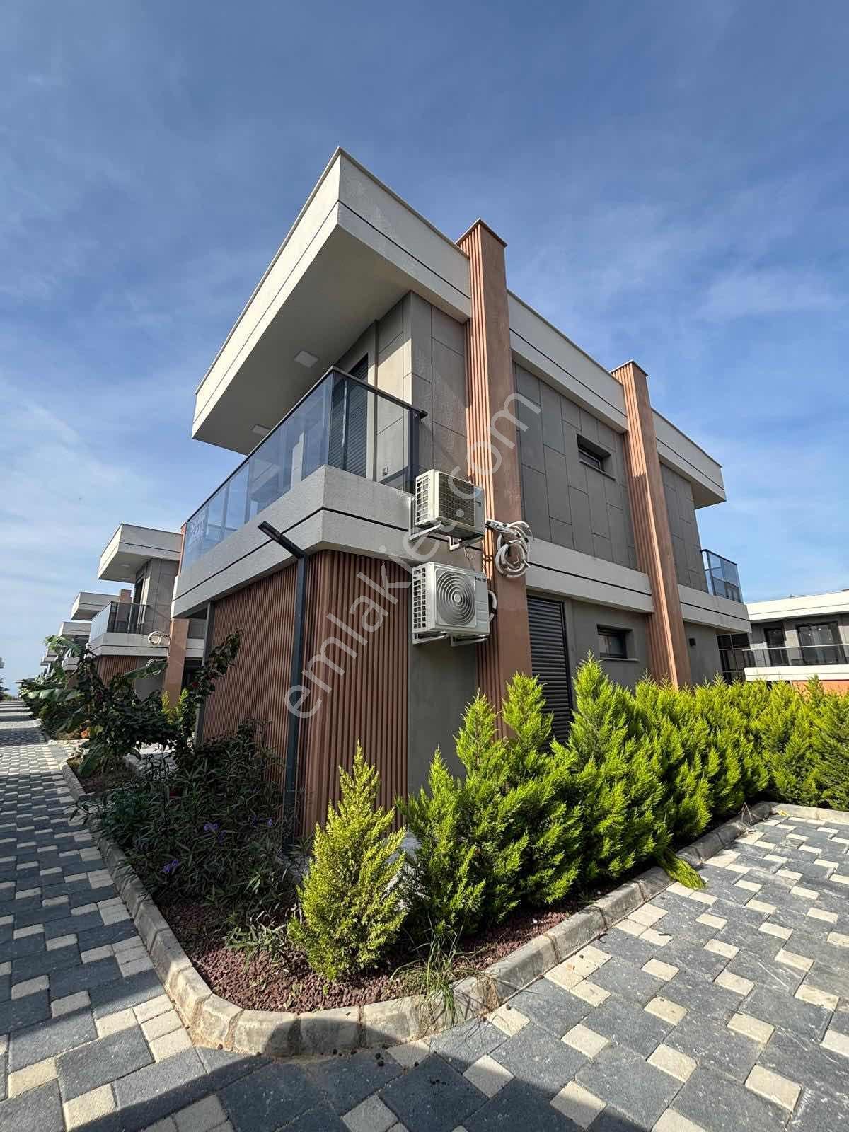 Kuşadası Özel Havuzlu | Bahçeli | Kısmi Eşyalı 4+1 Satılık Villa - Görsel 5