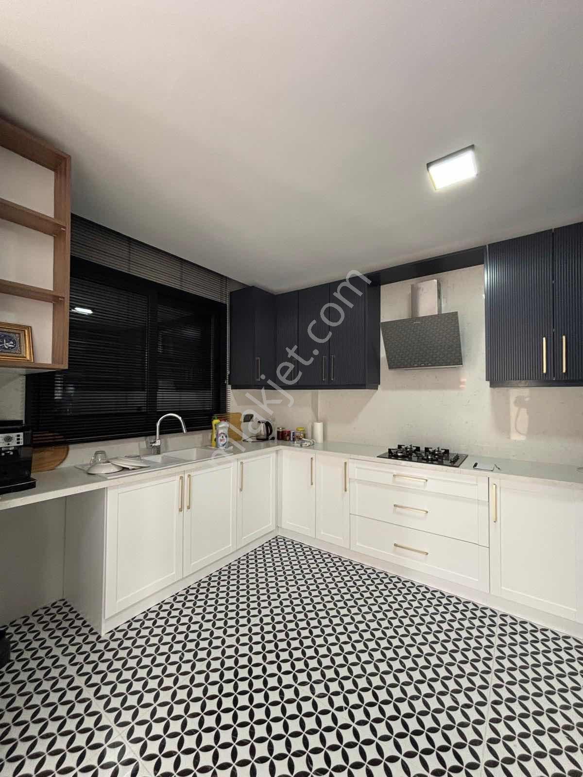 Kuşadası Özel Havuzlu | Bahçeli | Kısmi Eşyalı 4+1 Satılık Villa - Görsel 4
