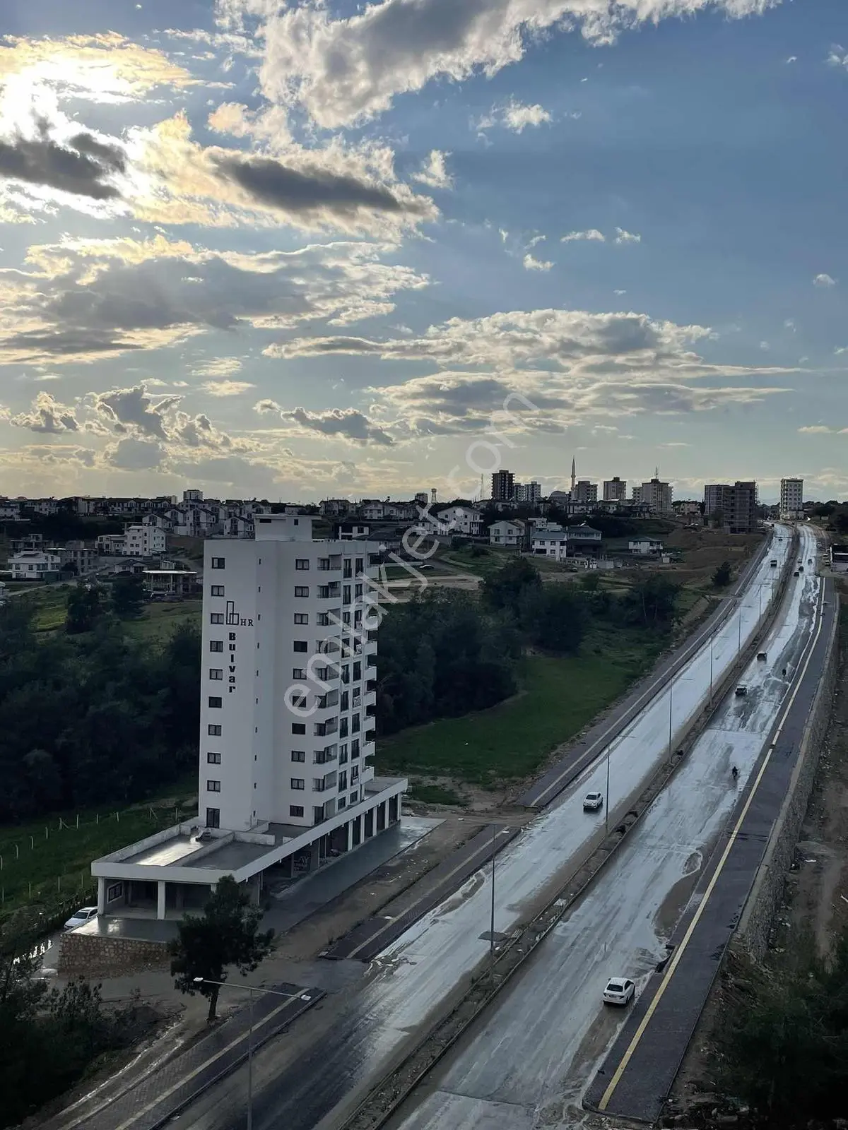 Cadde~üzeri~full~sıfır~eşyalı~site~içerisi~cazip~daire~