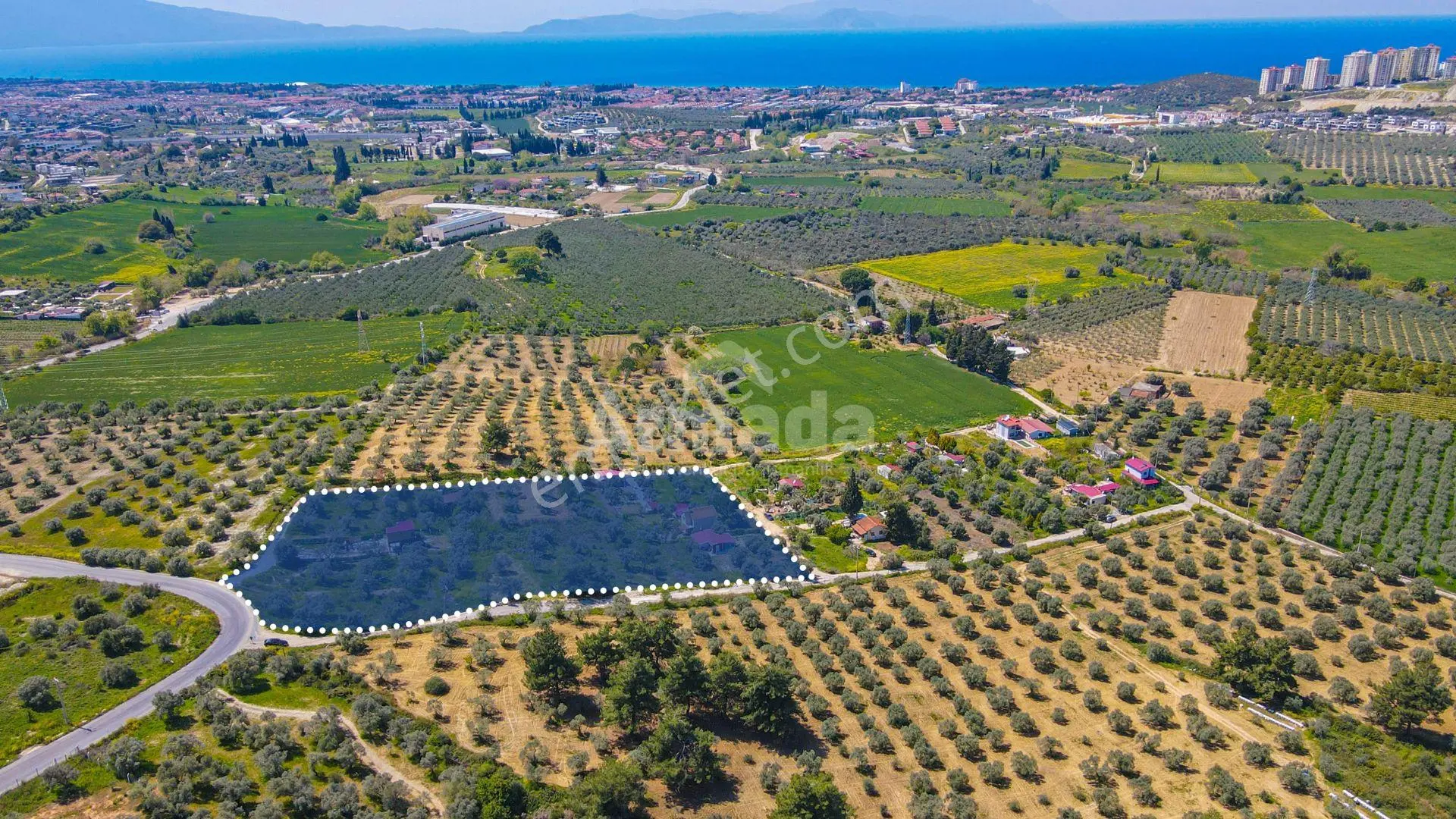 Kuşadası'nda Satılık İmarlı Manzaralı Fırsat Arsa - Görsel 3