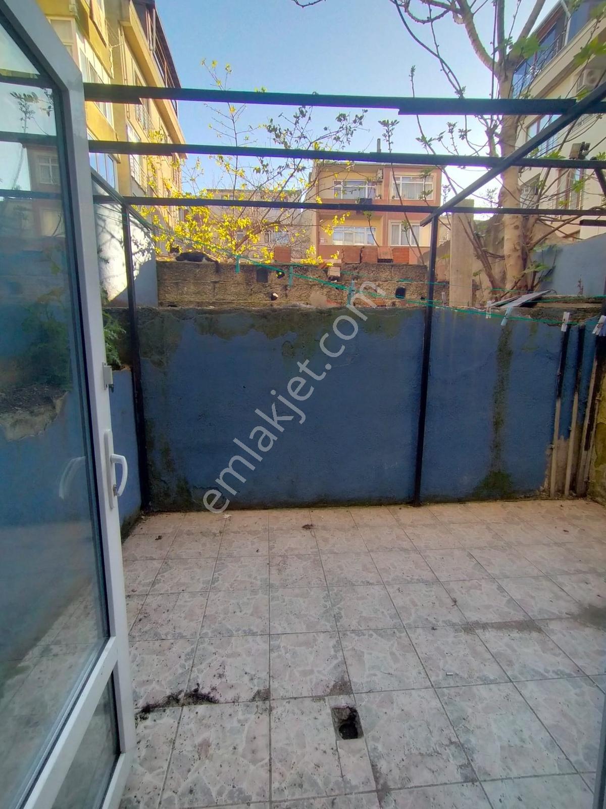 Rami Cuma Mahallesinde 1+1 Bahçe Kullanımlı - Görsel 13