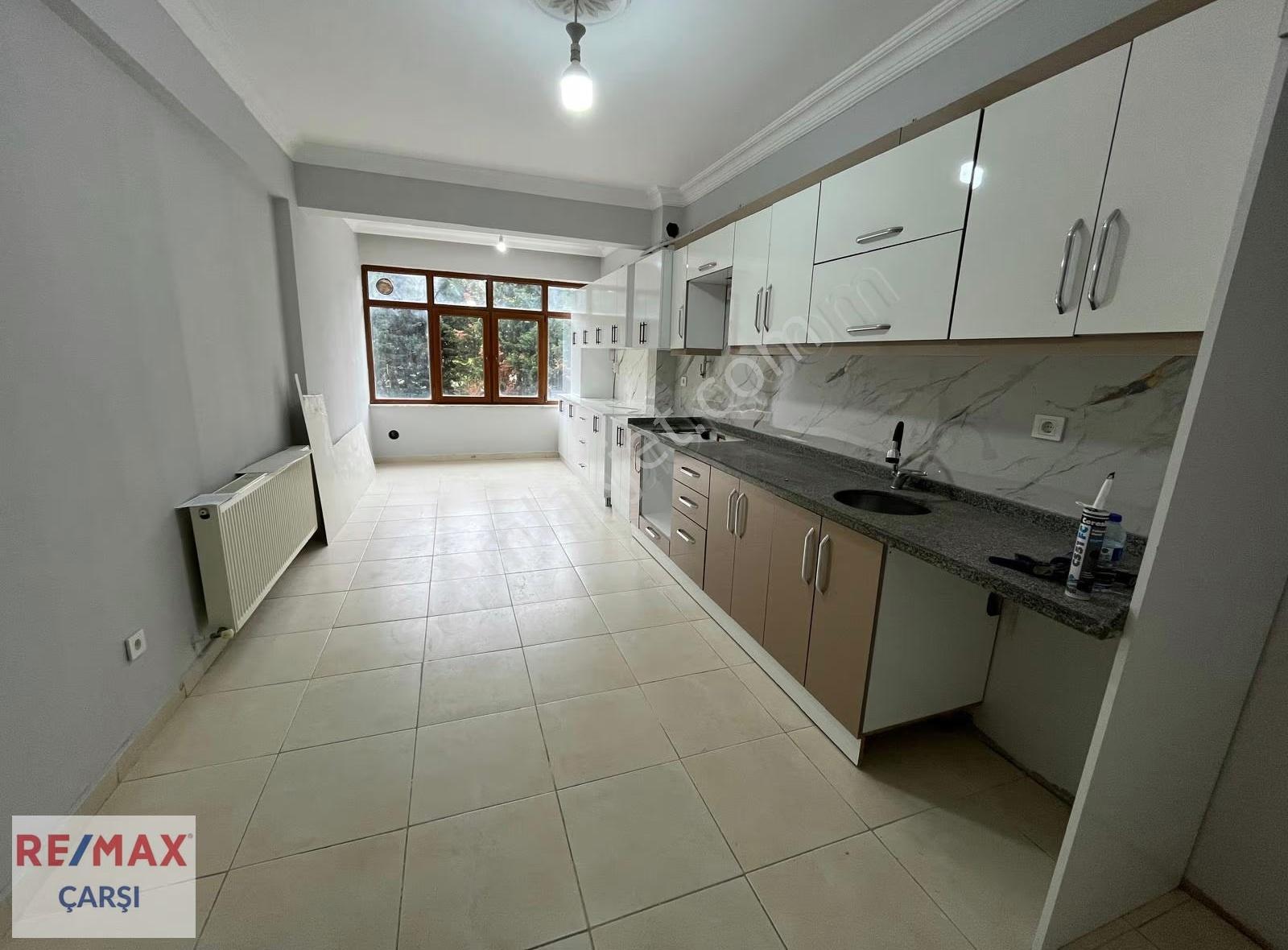 Kartepe Ataevler Mah Kiralık 3+1 Daire Net 150 Metre Kare - Görsel 9