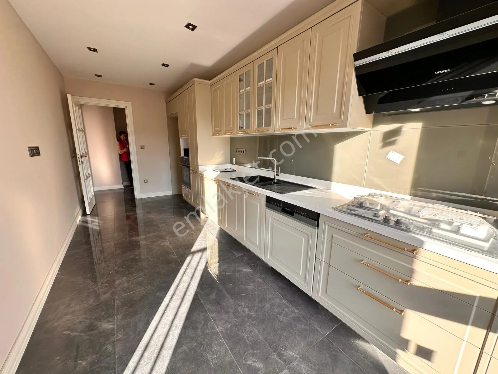 Liv Bahçeşehir'de Kiralık 4+1 Sıfır Daire - Görsel 3