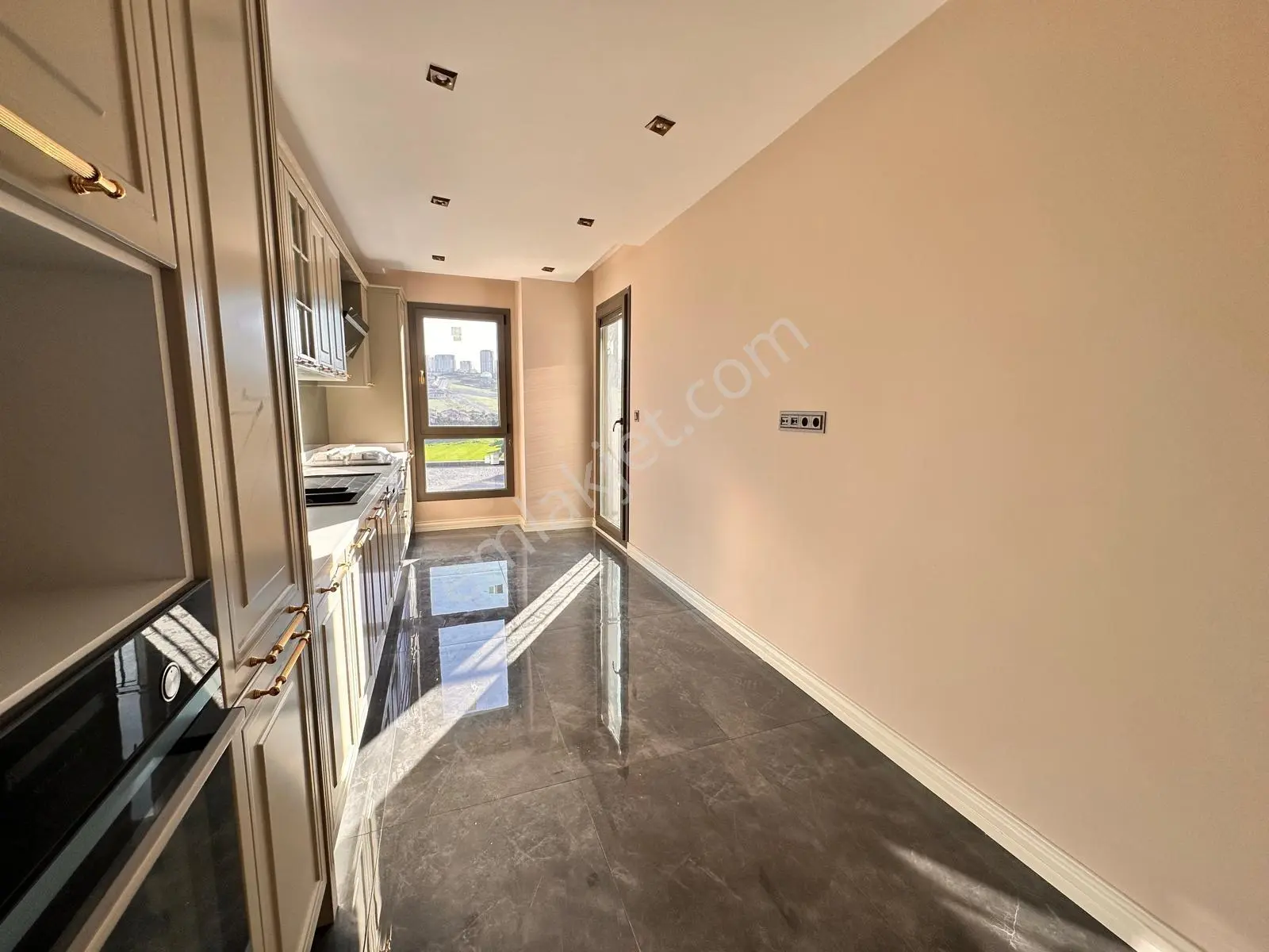Liv Bahçeşehir'de Kiralık 4+1 Sıfır Daire - Görsel 5