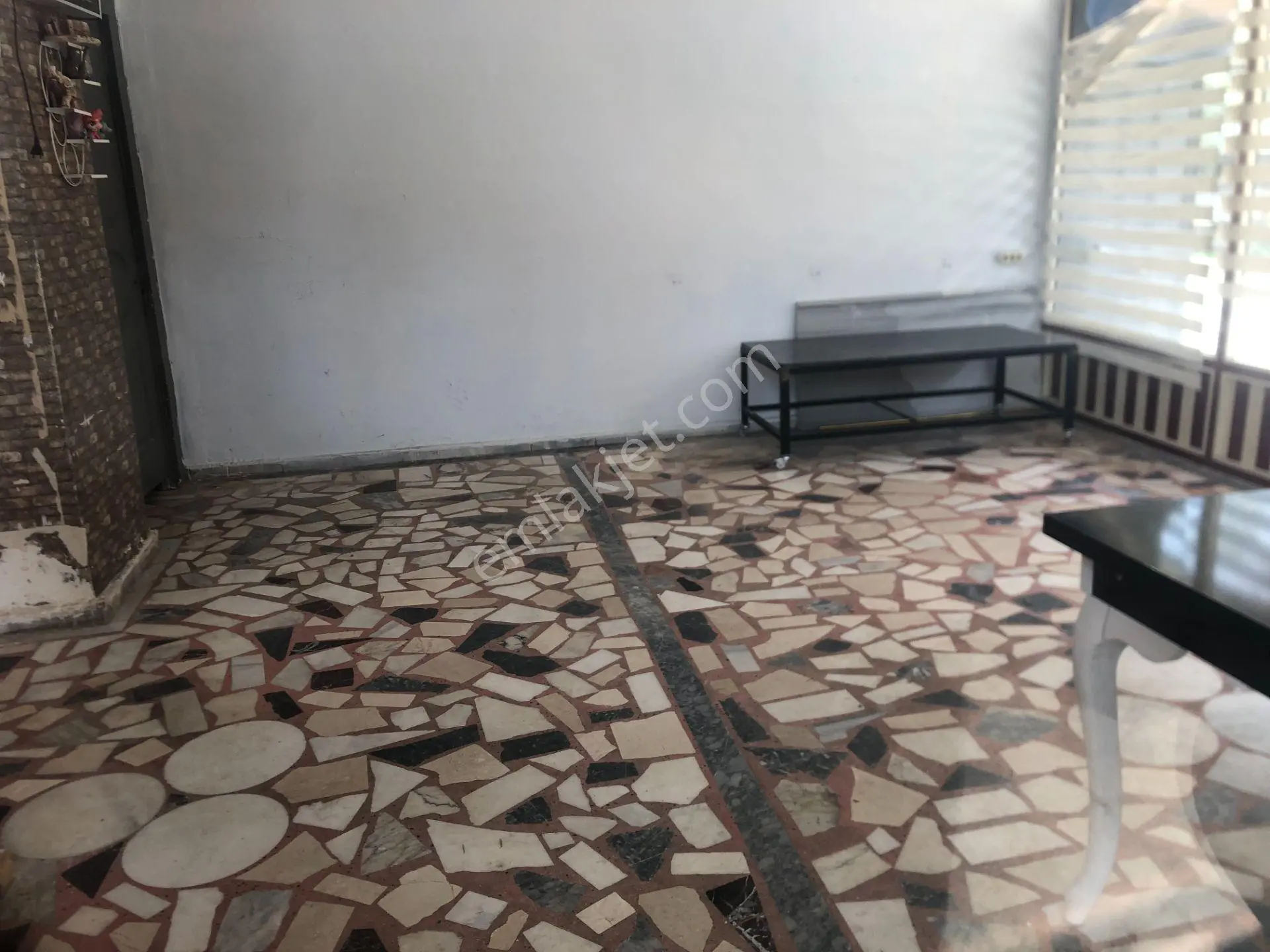 Satlık Karataşta Site İçinde Garaj Tapulu Dükkan - Görsel 3