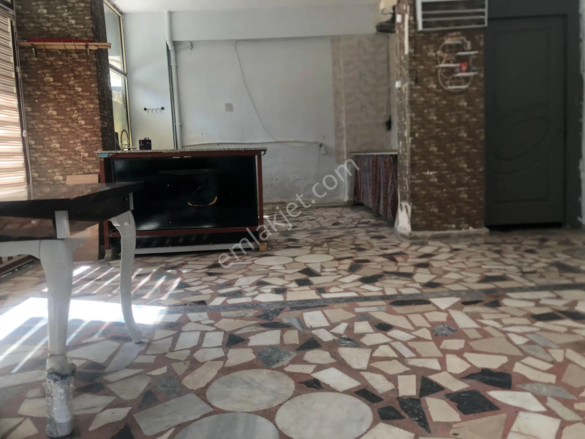 Satlık Karataşta Site İçinde Garaj Tapulu Dükkan - Görsel 5