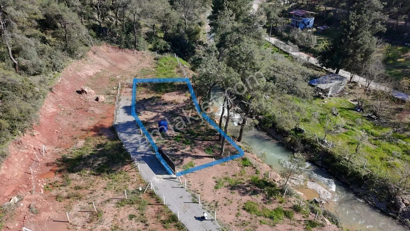 Balaban Göleti Yolunda 380 M² Elektrik Su Hazır Satılık Tarla