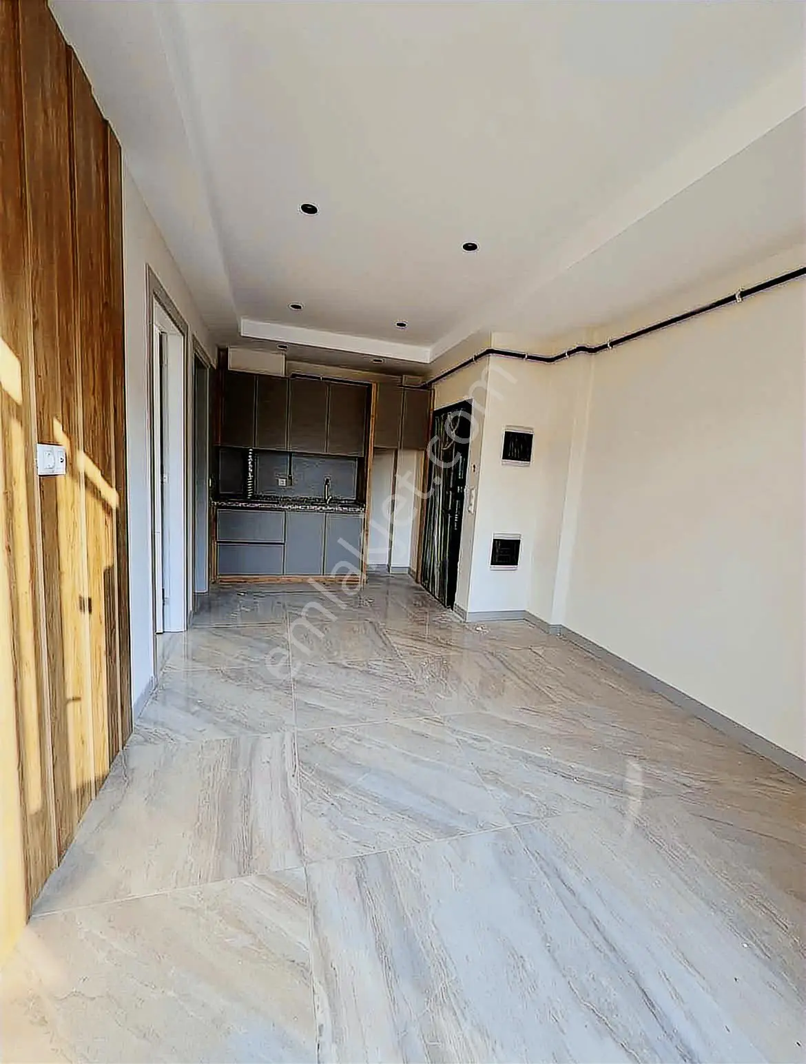 Bölge Hastanesi Yakın Cadde Üstü Ön Cephe 1+1 Apart!!!son Fiyat