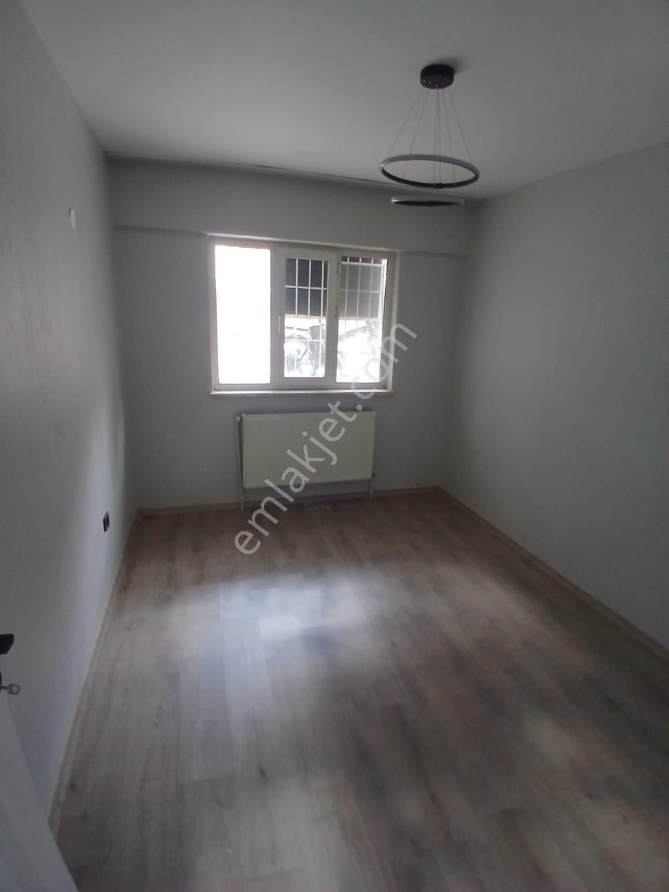 Ender Uysal Gayrimenkulden Sitelerde İçi Yenilenmiş 2+1 Kiralık Bahçekatı Daire... - Görsel 8
