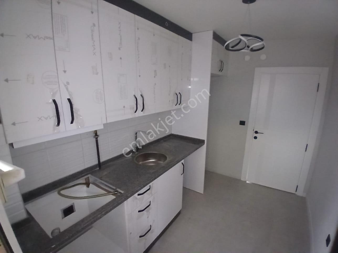 Ender Uysal Gayrimenkulden Sitelerde İçi Yenilenmiş 2+1 Kiralık Bahçekatı Daire... - Görsel 4