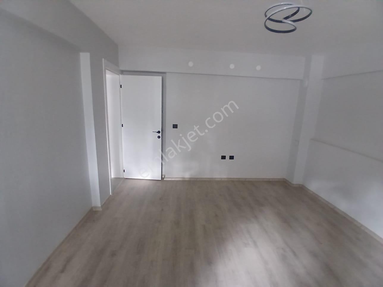 Ender Uysal Gayrimenkulden Sitelerde İçi Yenilenmiş 2+1 Kiralık Bahçekatı Daire... - Görsel 7