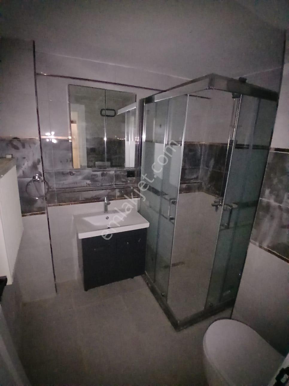 Ender Uysal Gayrimenkulden Sitelerde İçi Yenilenmiş 2+1 Kiralık Bahçekatı Daire... - Görsel 15