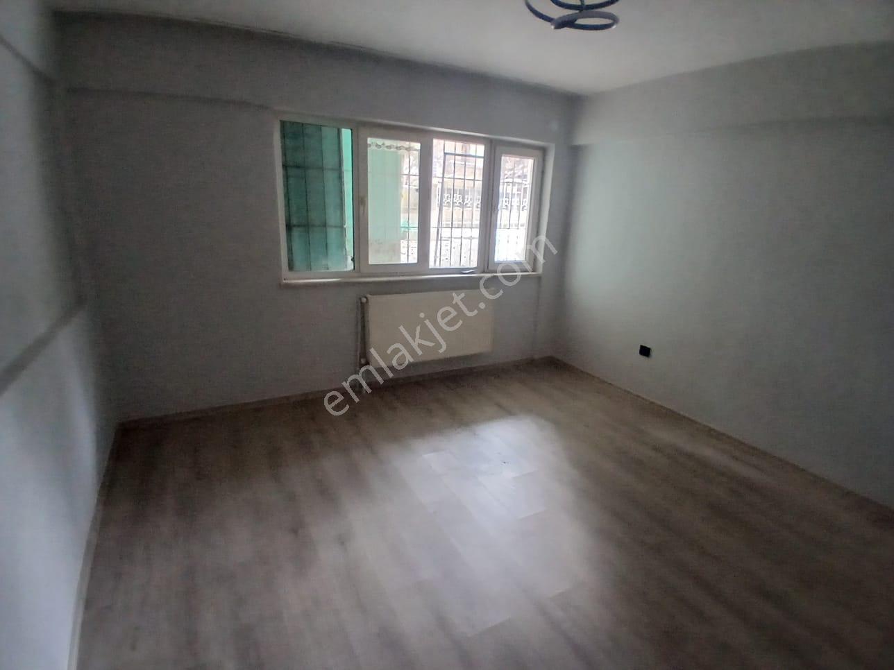 Ender Uysal Gayrimenkulden Sitelerde İçi Yenilenmiş 2+1 Kiralık Bahçekatı Daire... - Görsel 6