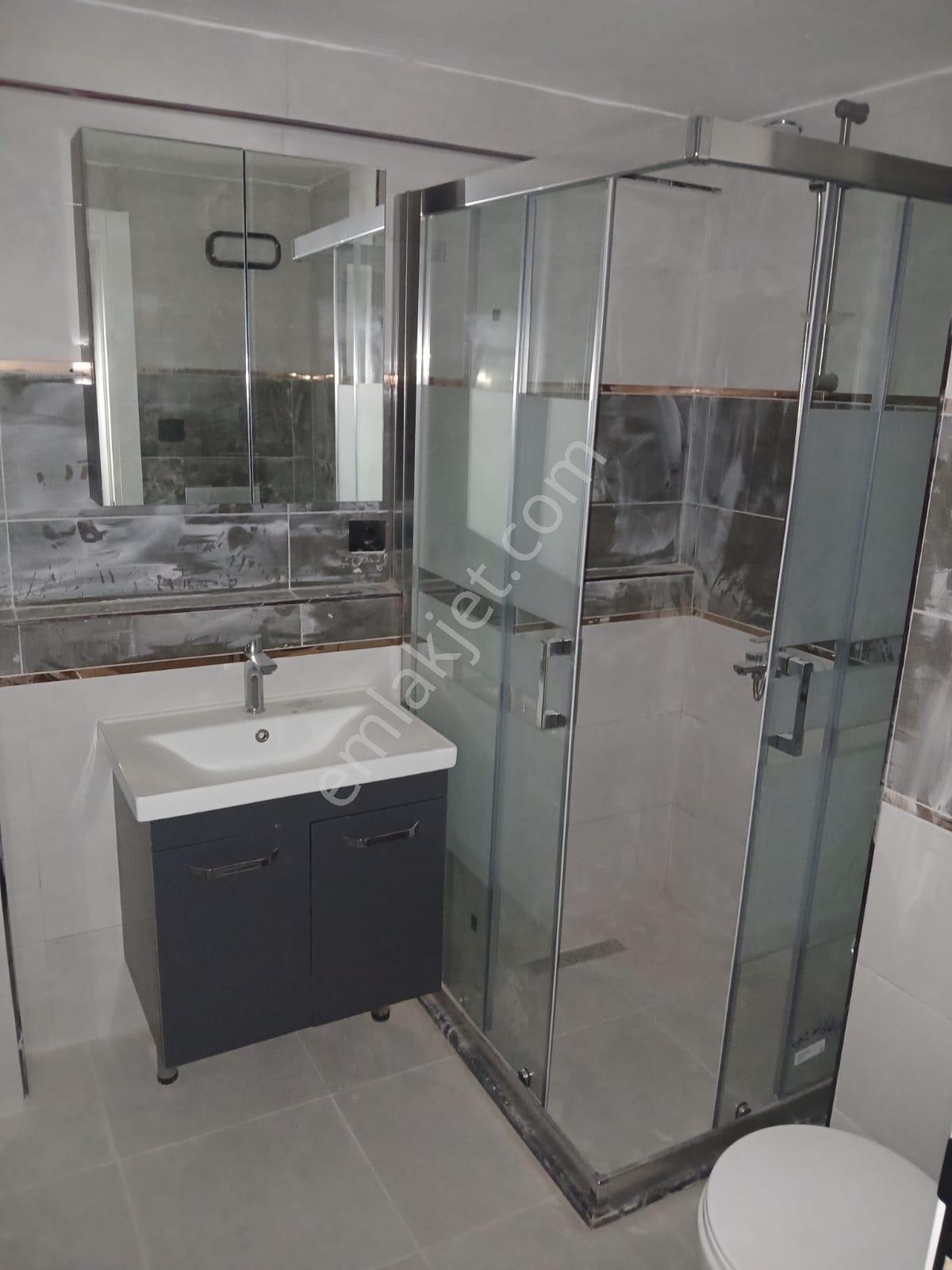 Ender Uysal Gayrimenkulden Sitelerde İçi Yenilenmiş 2+1 Kiralık Bahçekatı Daire... - Görsel 14