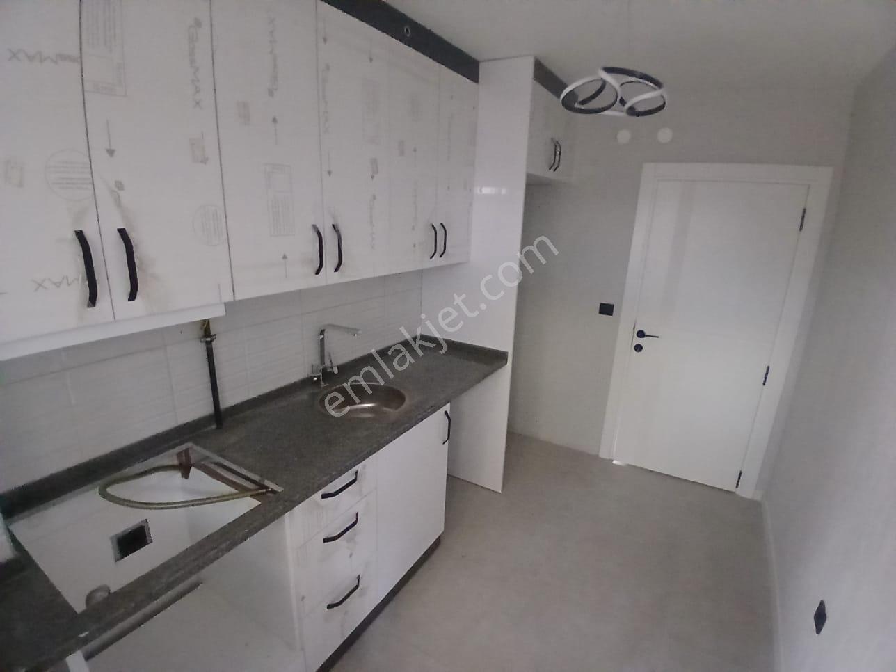 Ender Uysal Gayrimenkulden Sitelerde İçi Yenilenmiş 2+1 Kiralık Bahçekatı Daire... - Görsel 2