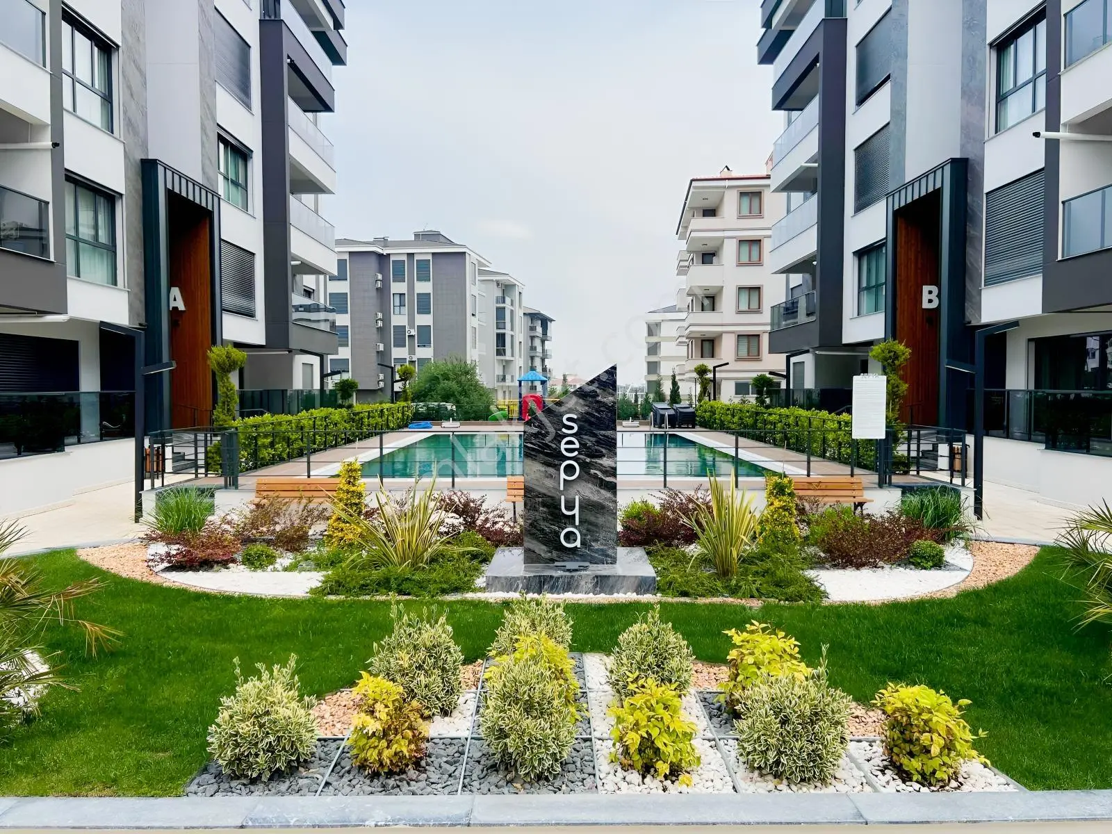 Yenişafakda Havuzlu Site İçi 3,5+1 Yalı Özel Bahçeli Daire